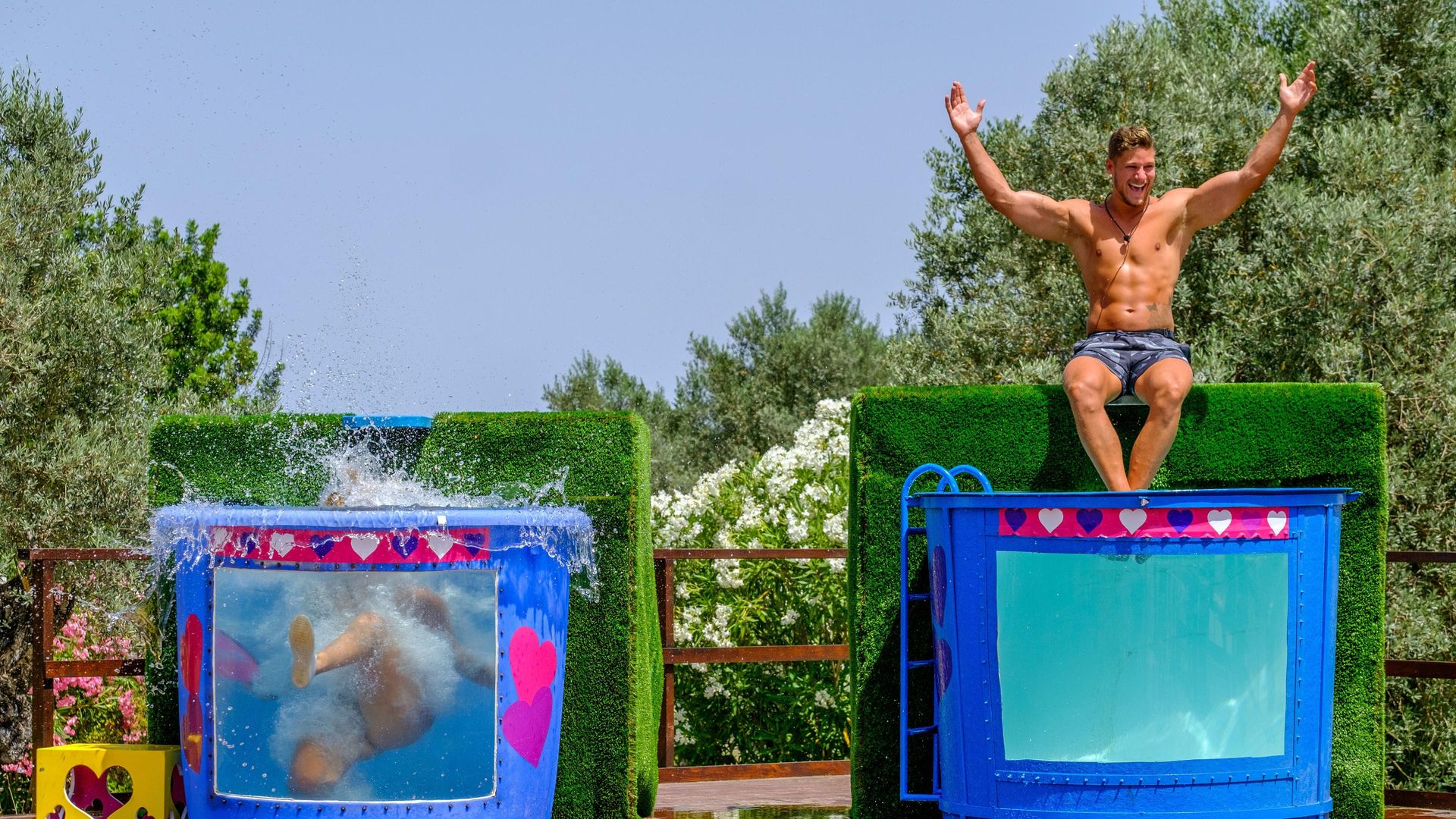 Love Island Australia background
