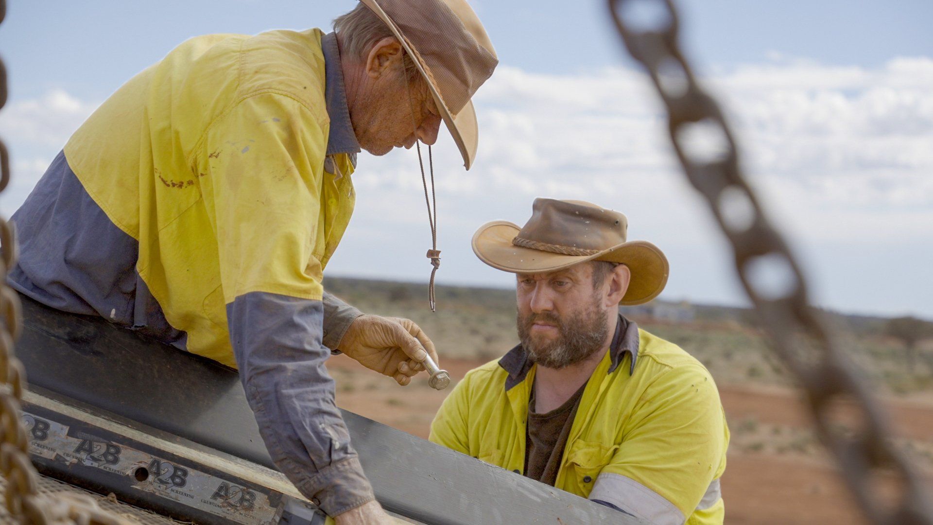 Aussie Gold Hunters background