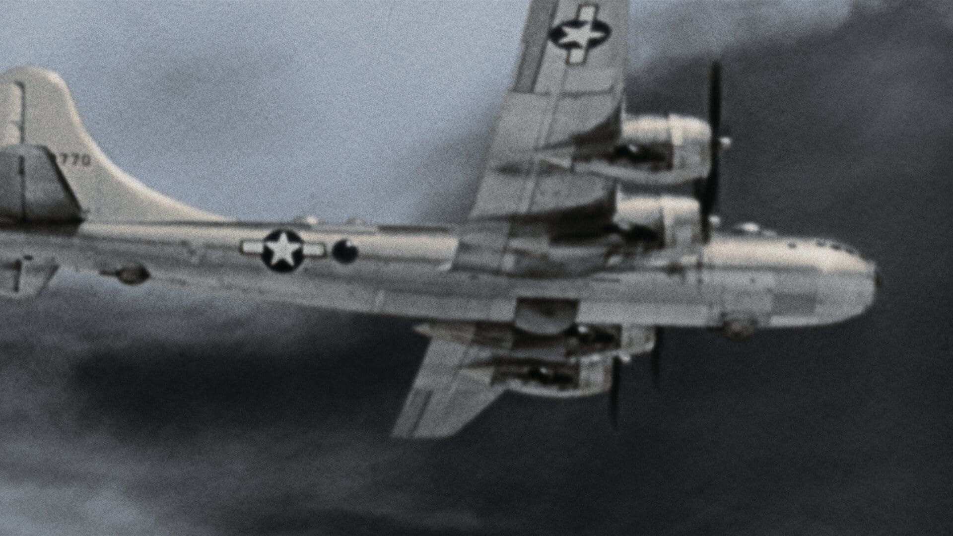 World War II: From the Frontlines background