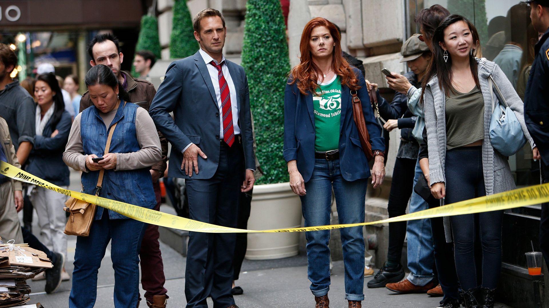 The Mysteries of Laura background