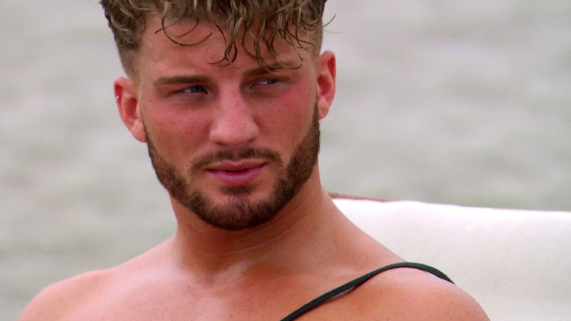 Ex on the Beach background