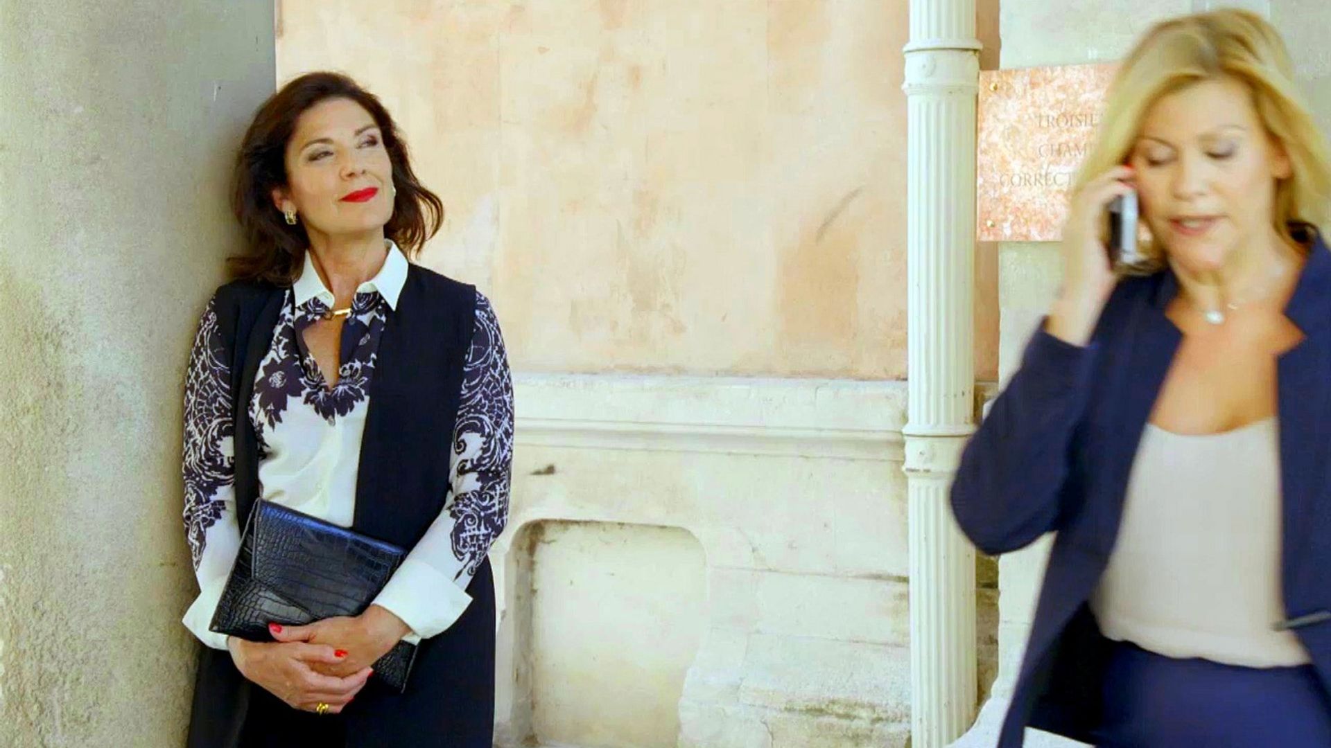 Plus belle la vie background