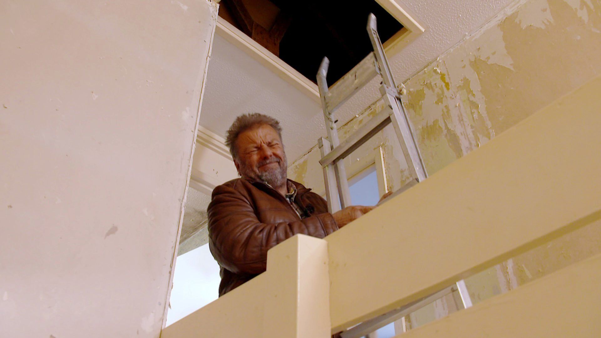 Homes Under the Hammer background