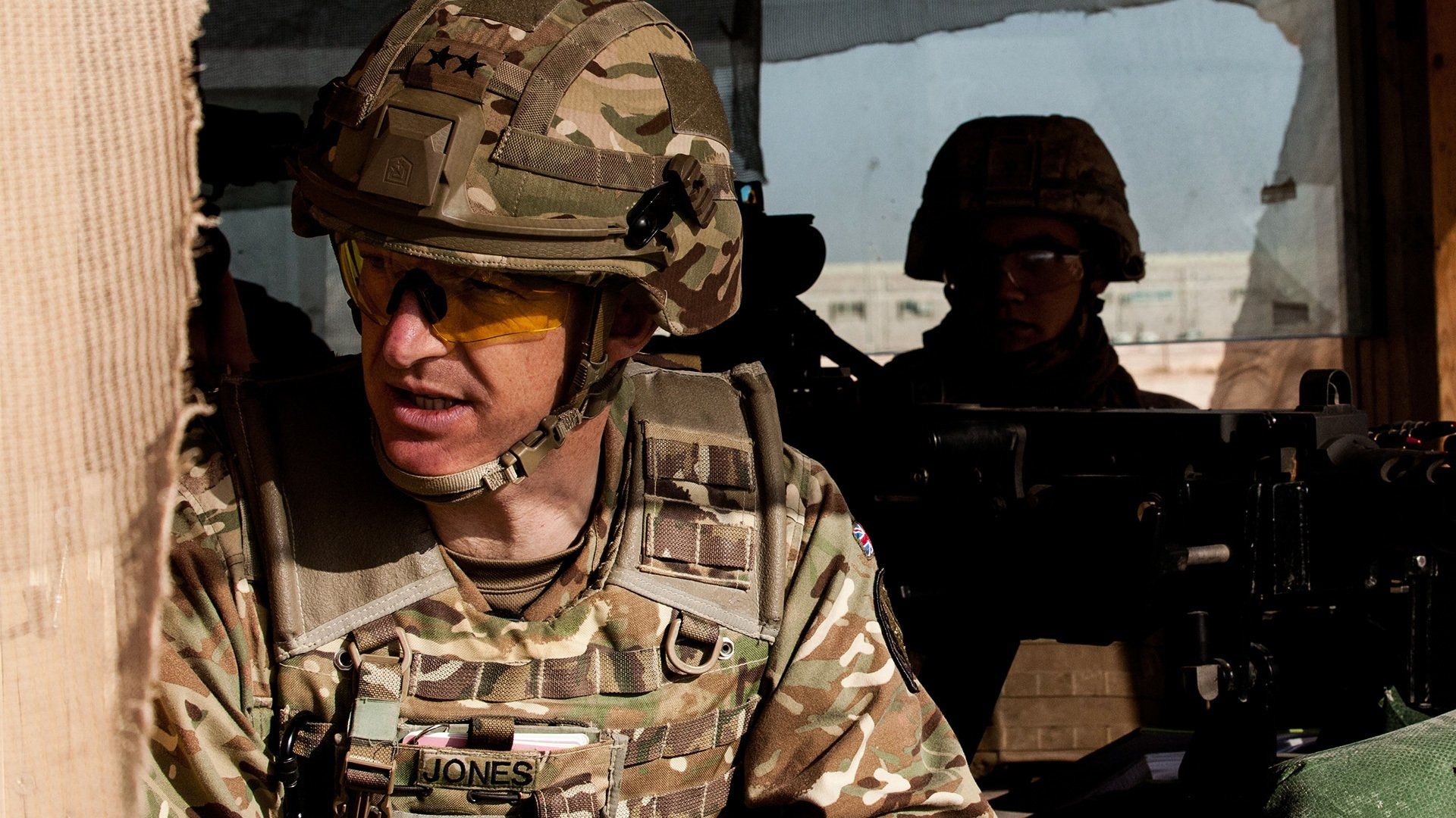 Army: Behind the New Frontlines background
