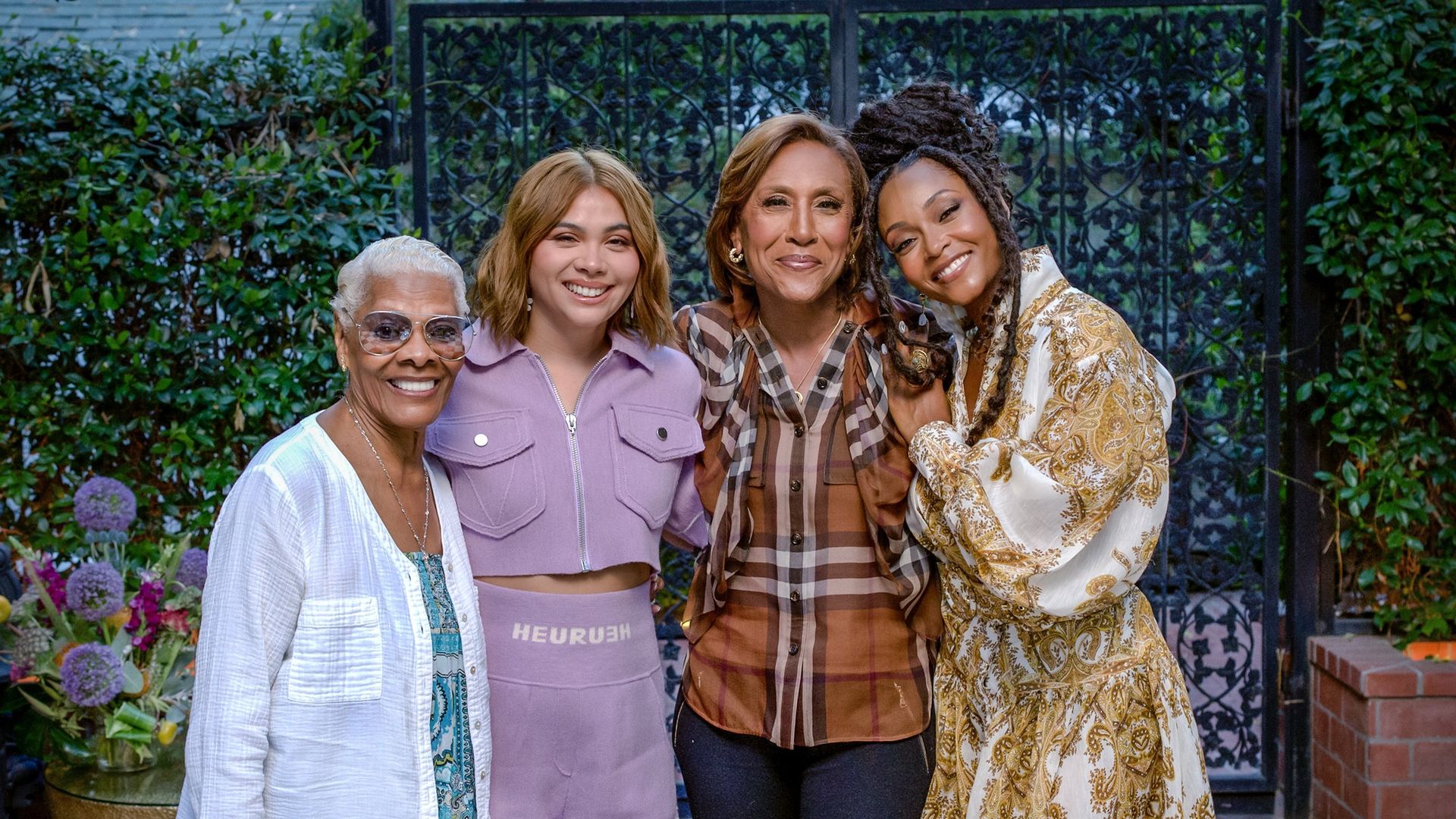 Turning the Tables with Robin Roberts background