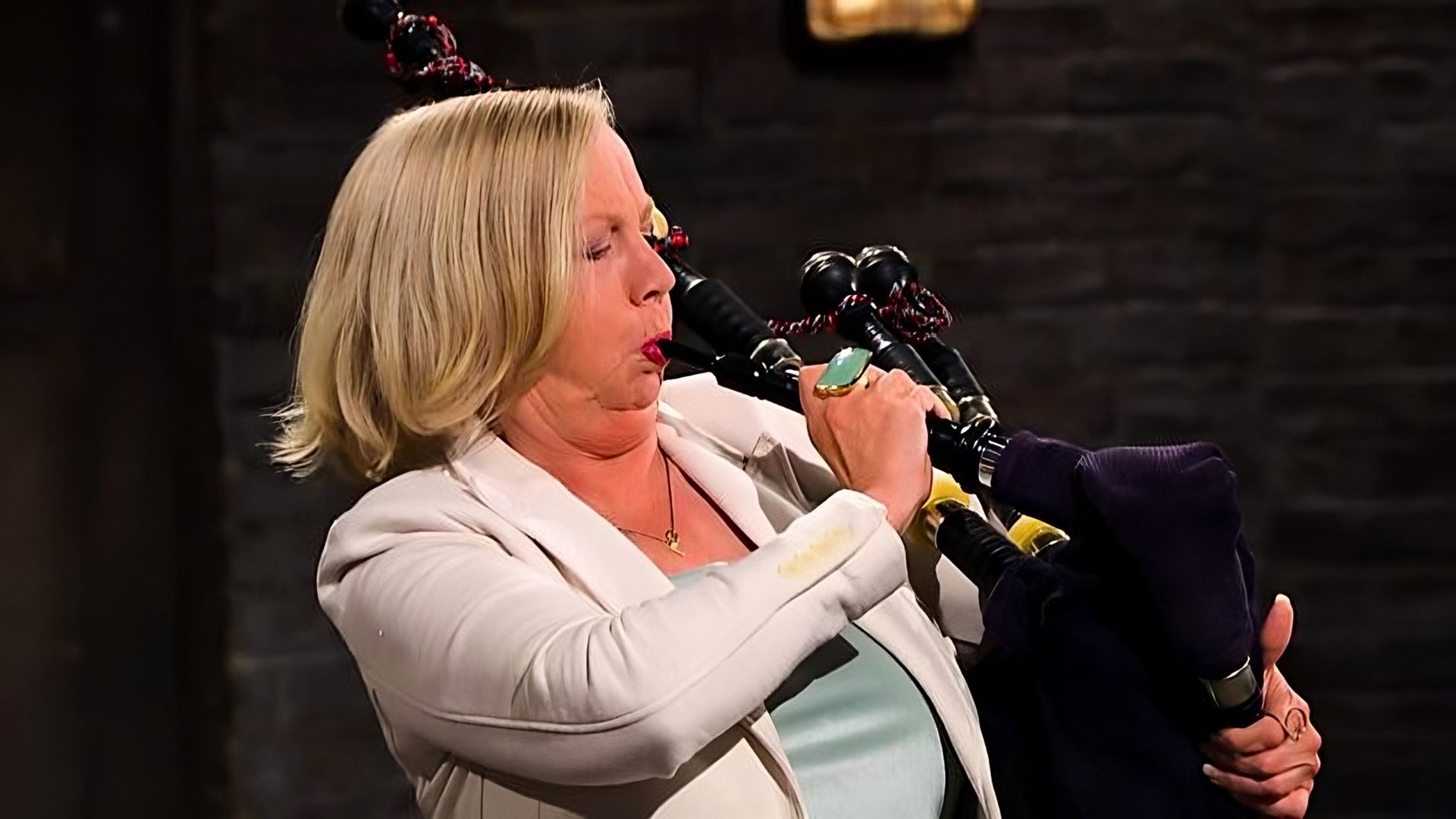Dragons' Den background