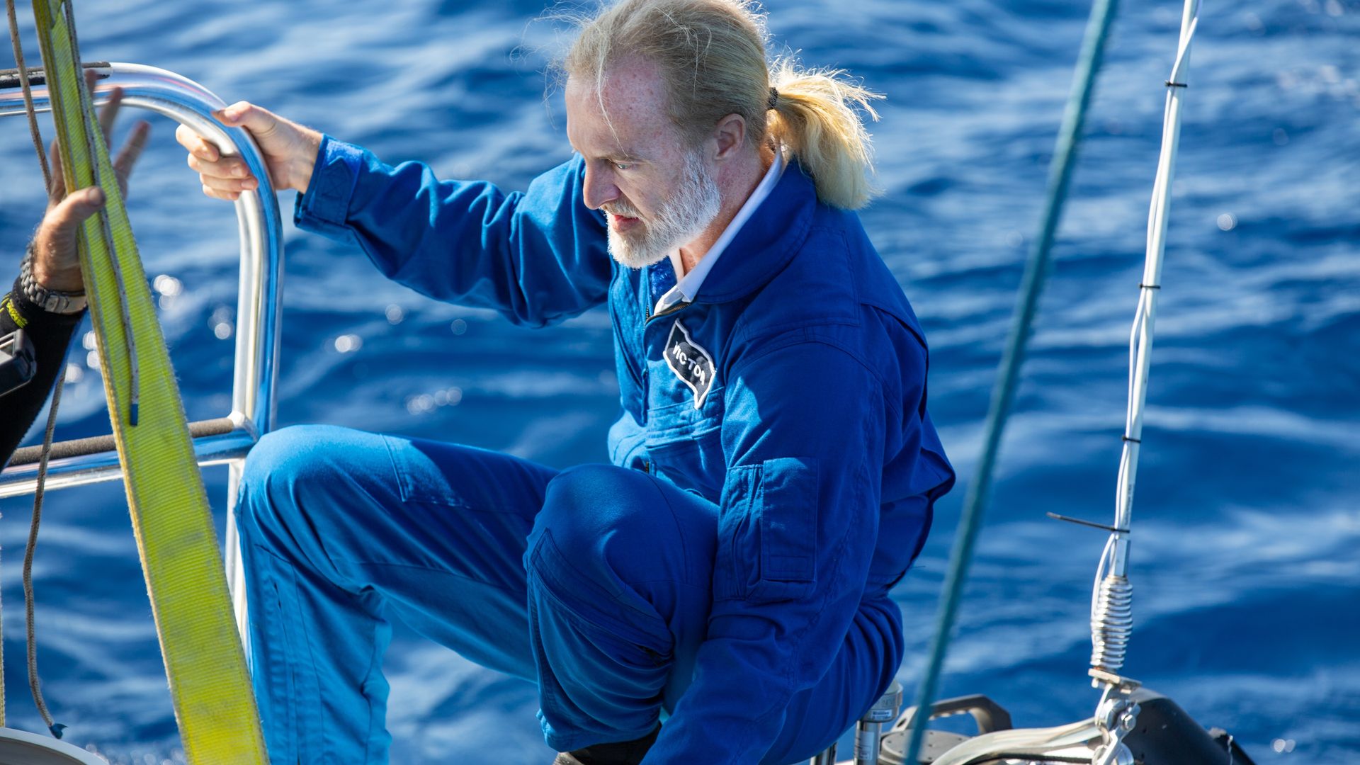Expedition Deep Ocean background