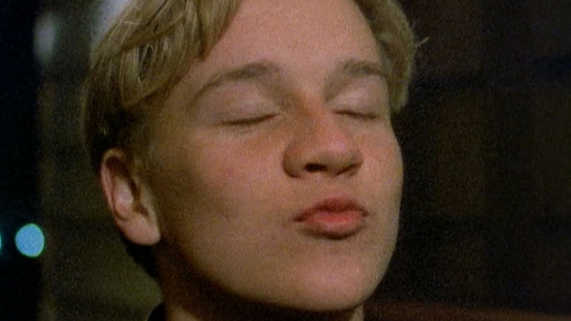 Round the Twist background