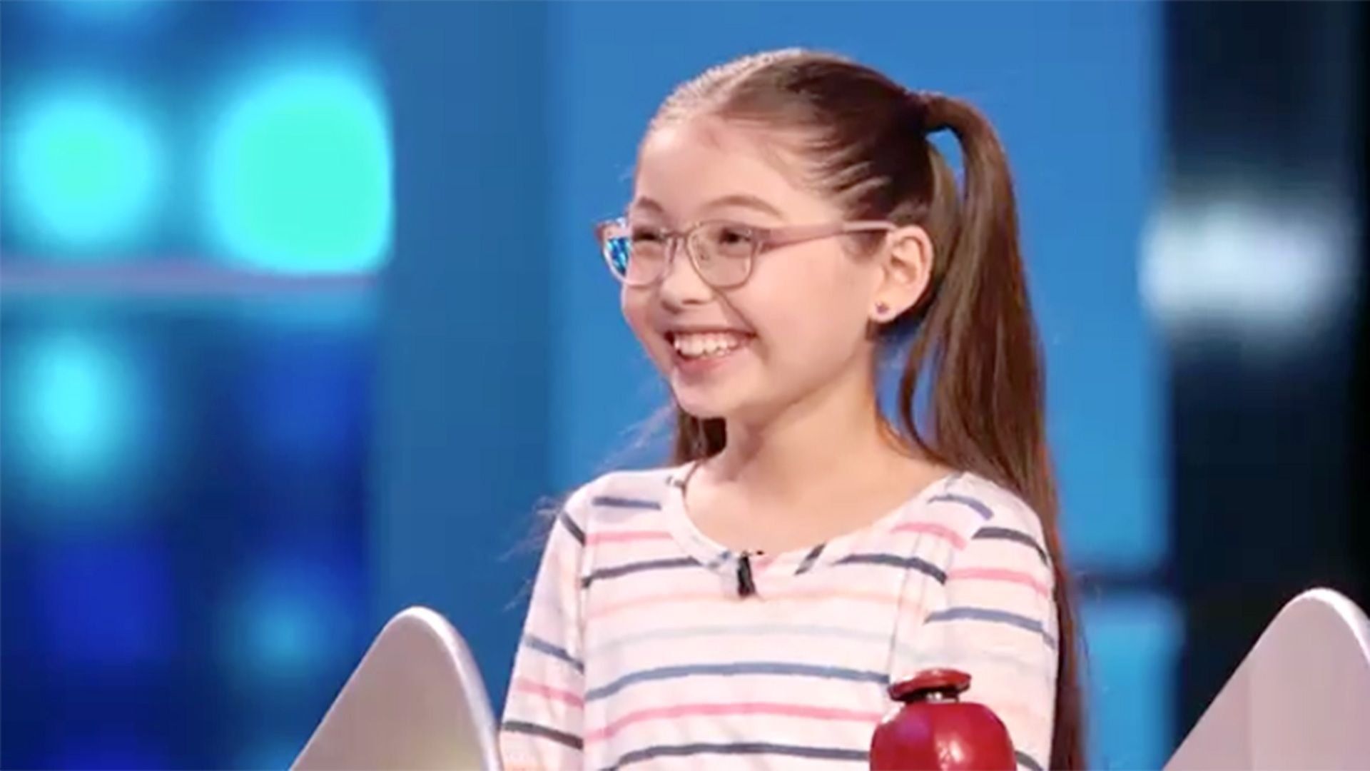 Are You Smarter Than a 5th Grader? background