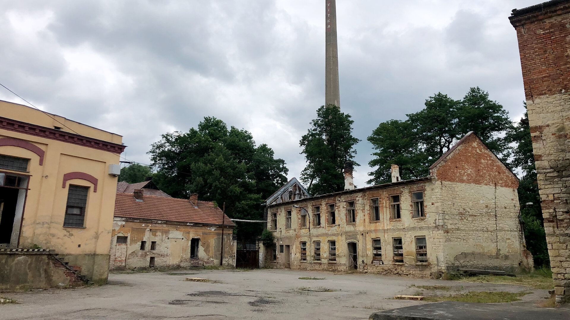 Abandoned Engineering background