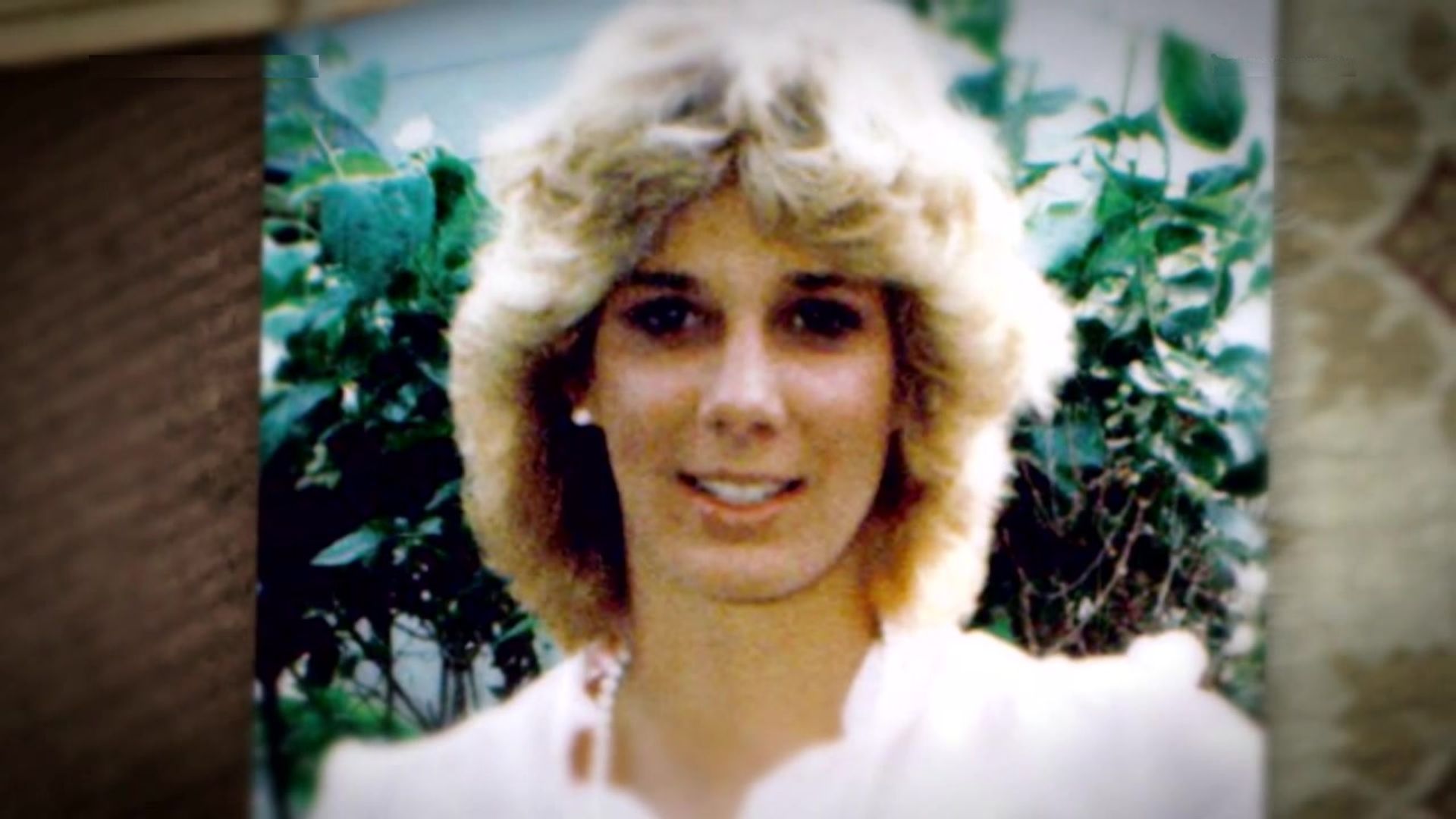 On the Case with Paula Zahn background