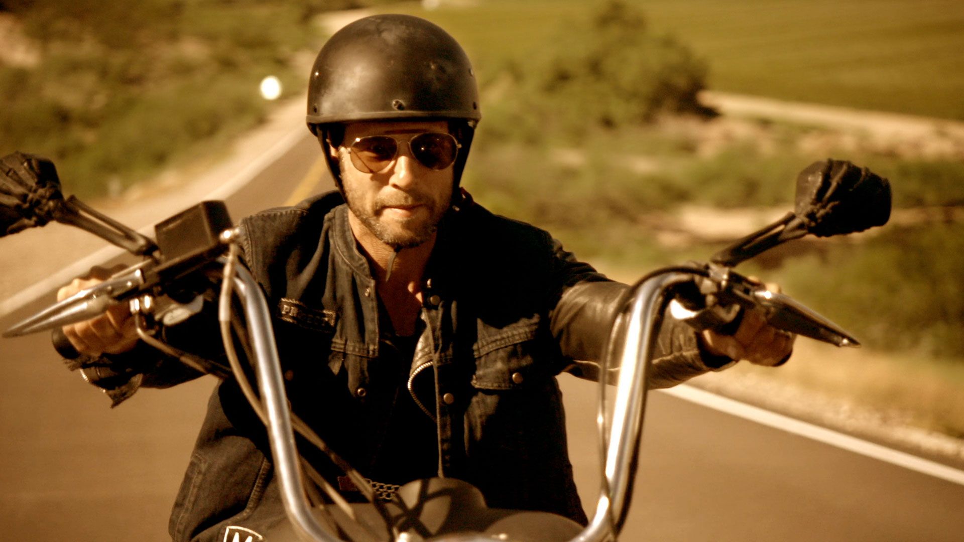 Gangland Undercover background