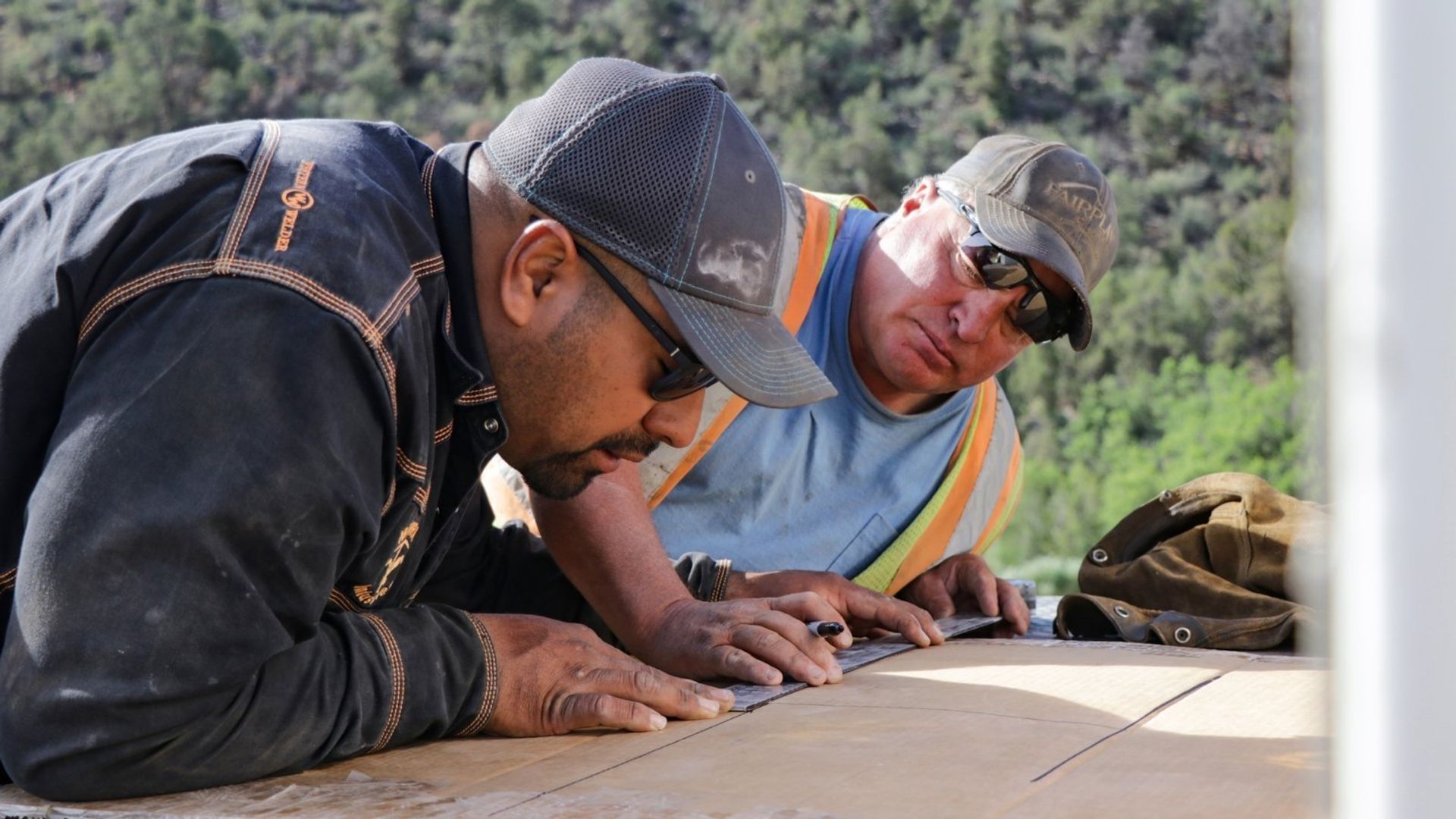 Gold Rush: Freddy Dodge's Mine Rescue background