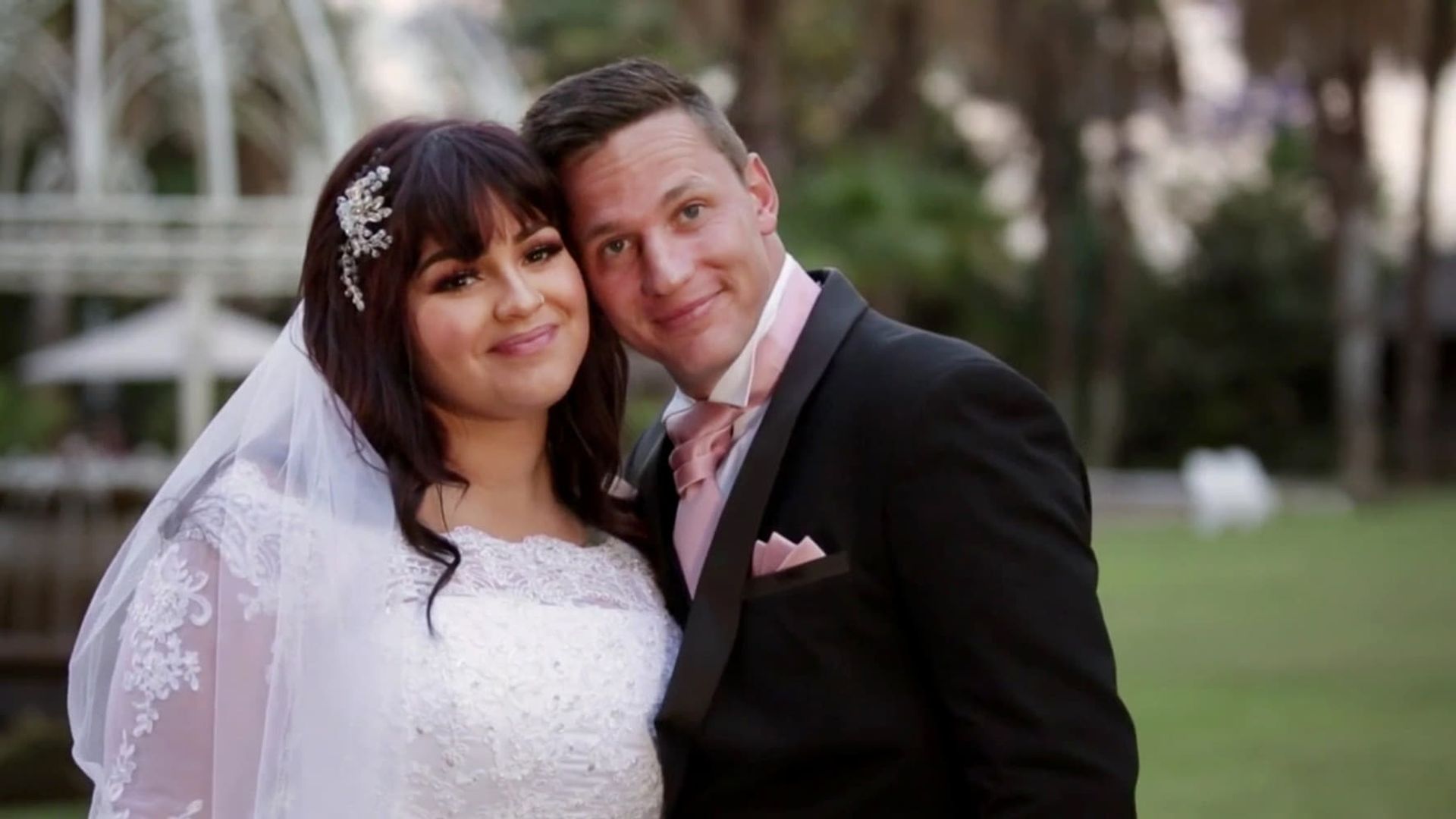 90 Day Fiancé: The Other Way background