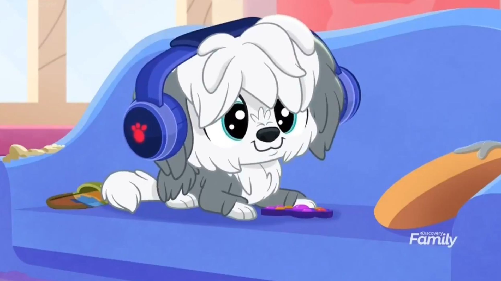 Littlest Pet Shop: A World of Our Own background