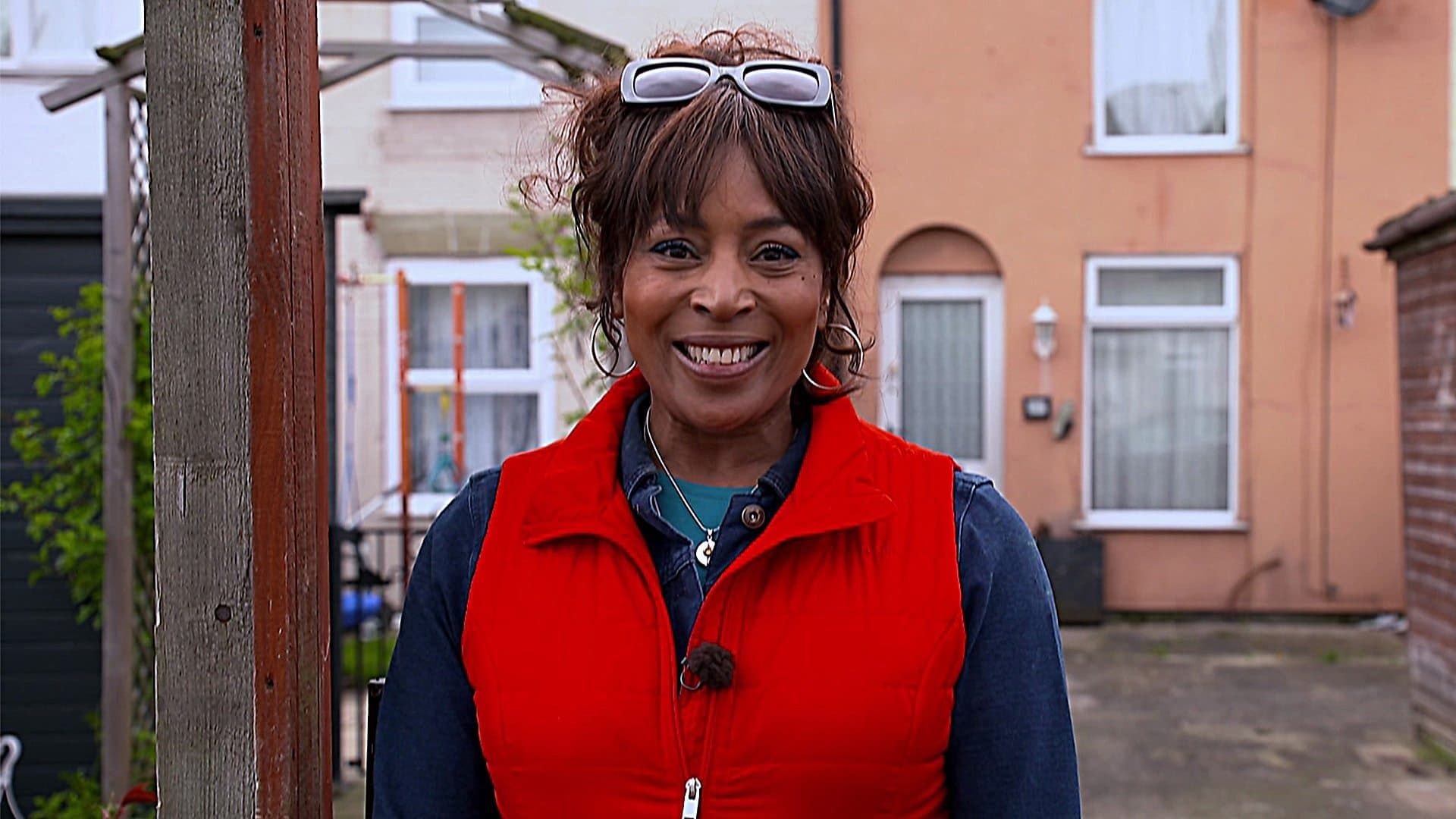 Homes Under the Hammer background
