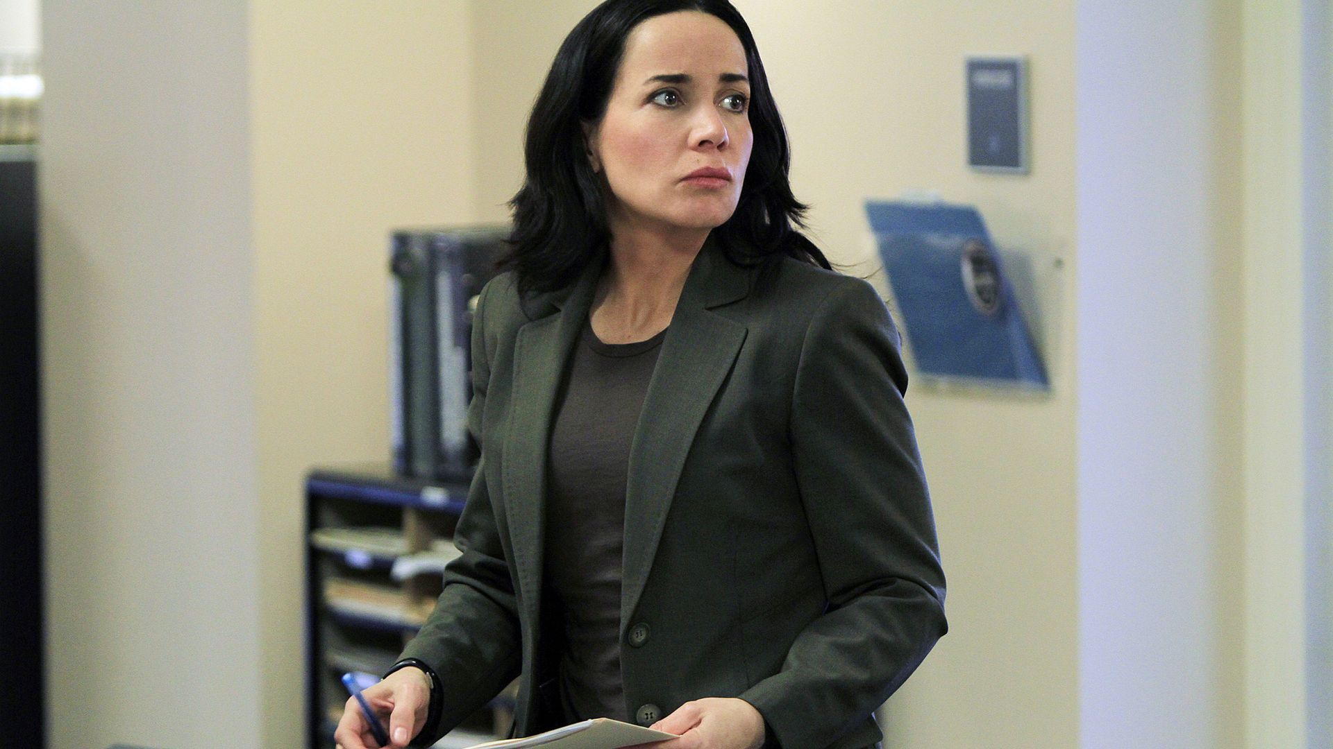 Criminal Minds: Suspect Behavior background