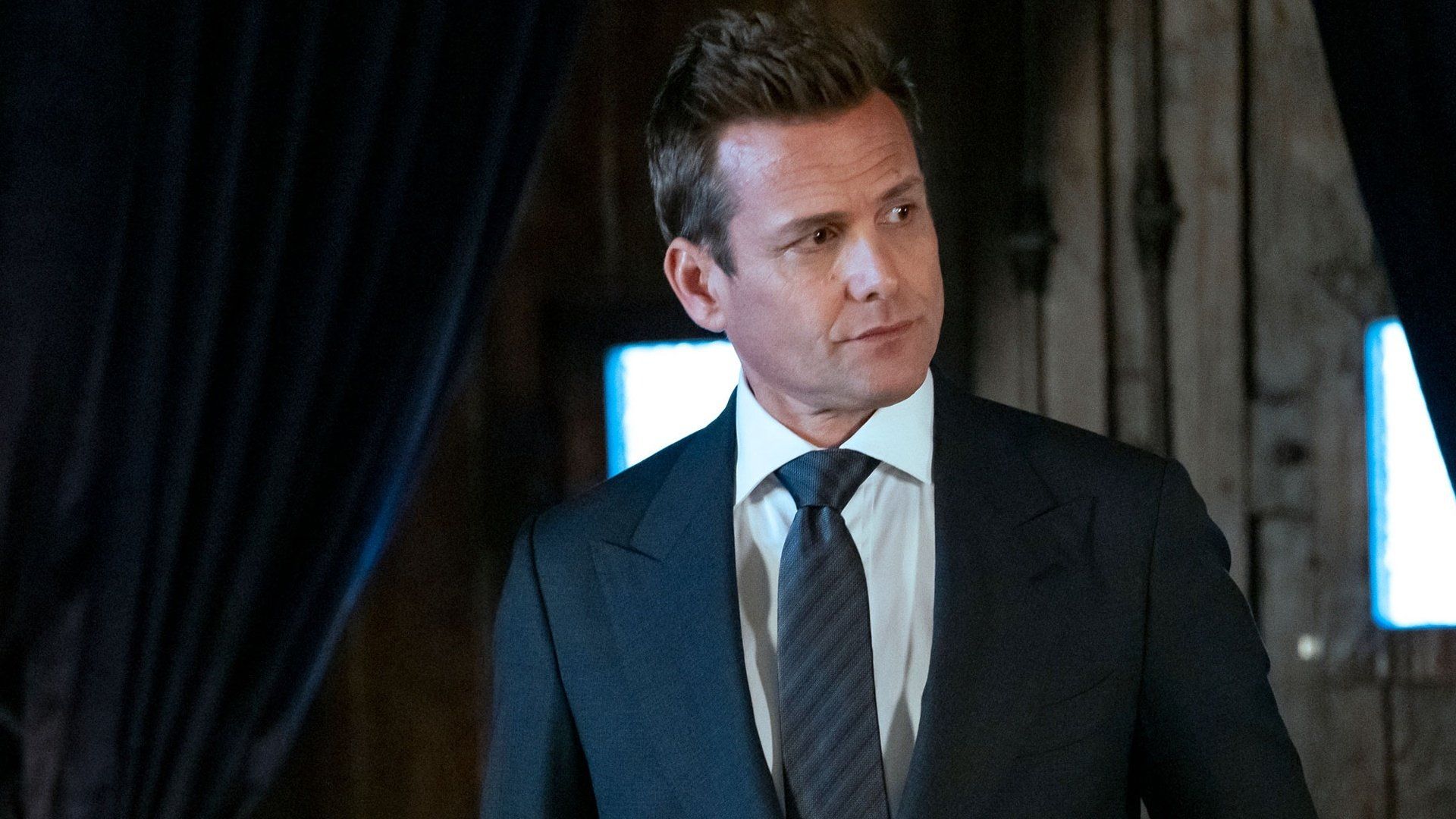 Suits: L.A. background
