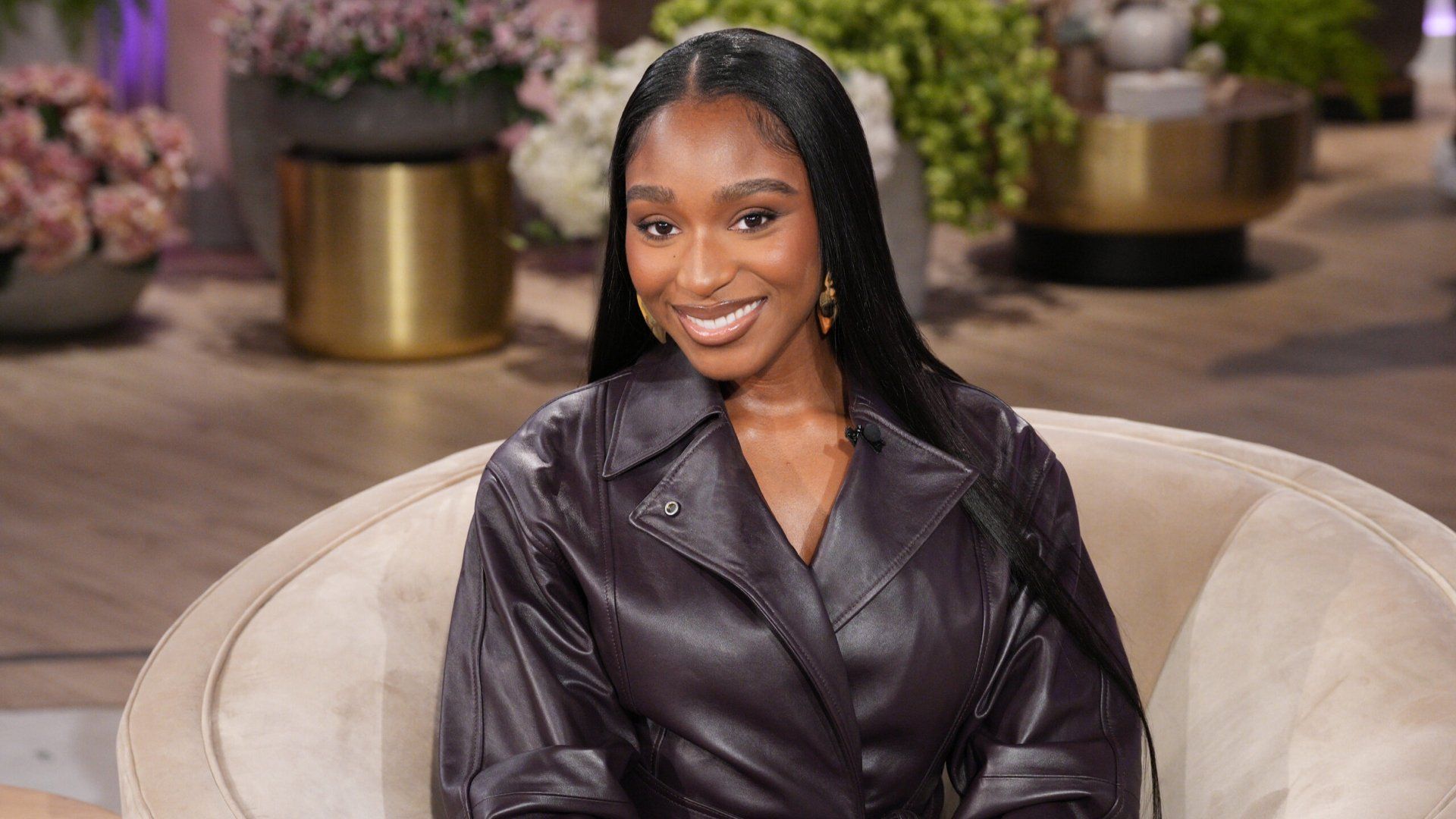 The Jennifer Hudson Show background