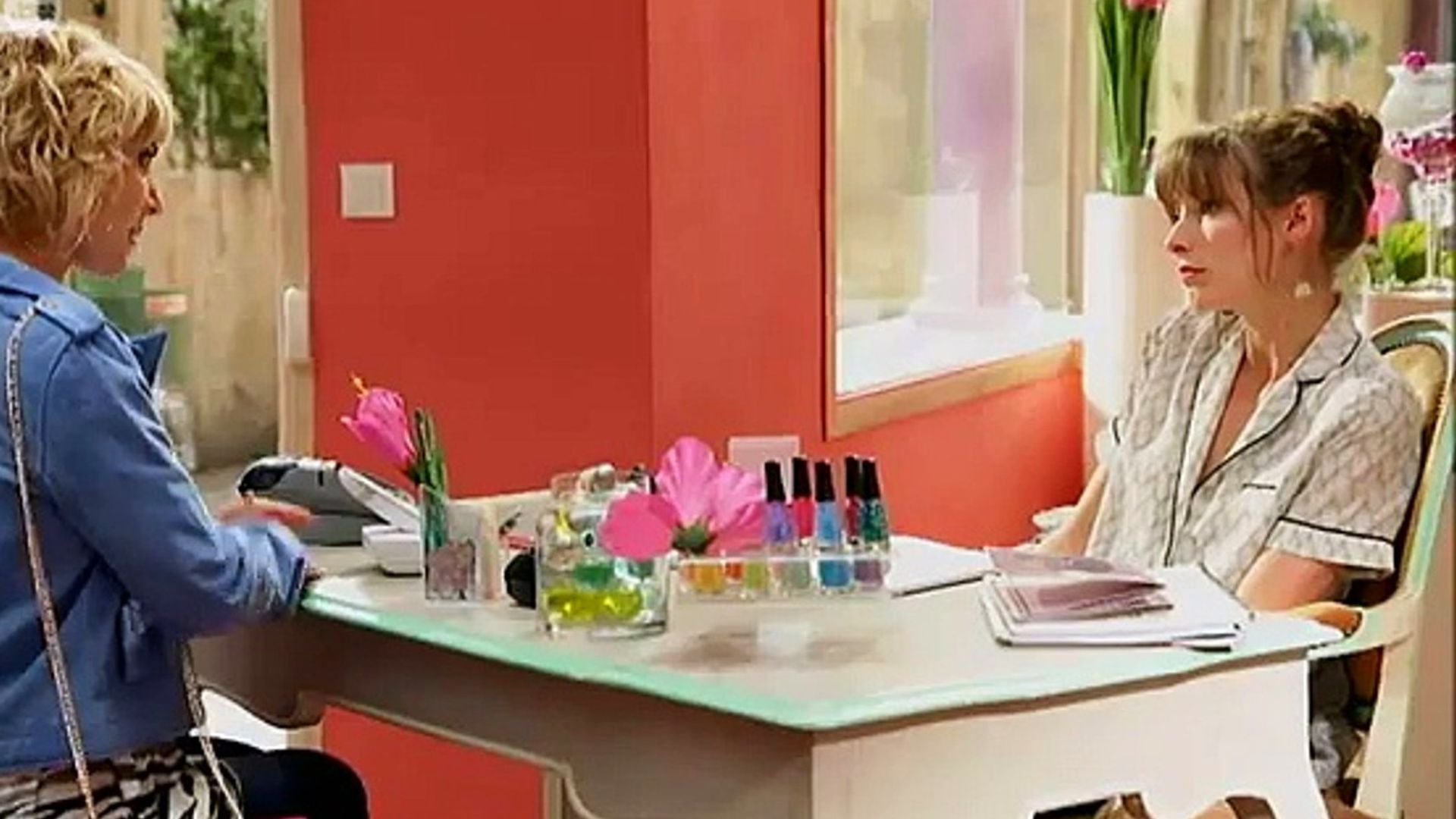 Plus belle la vie background
