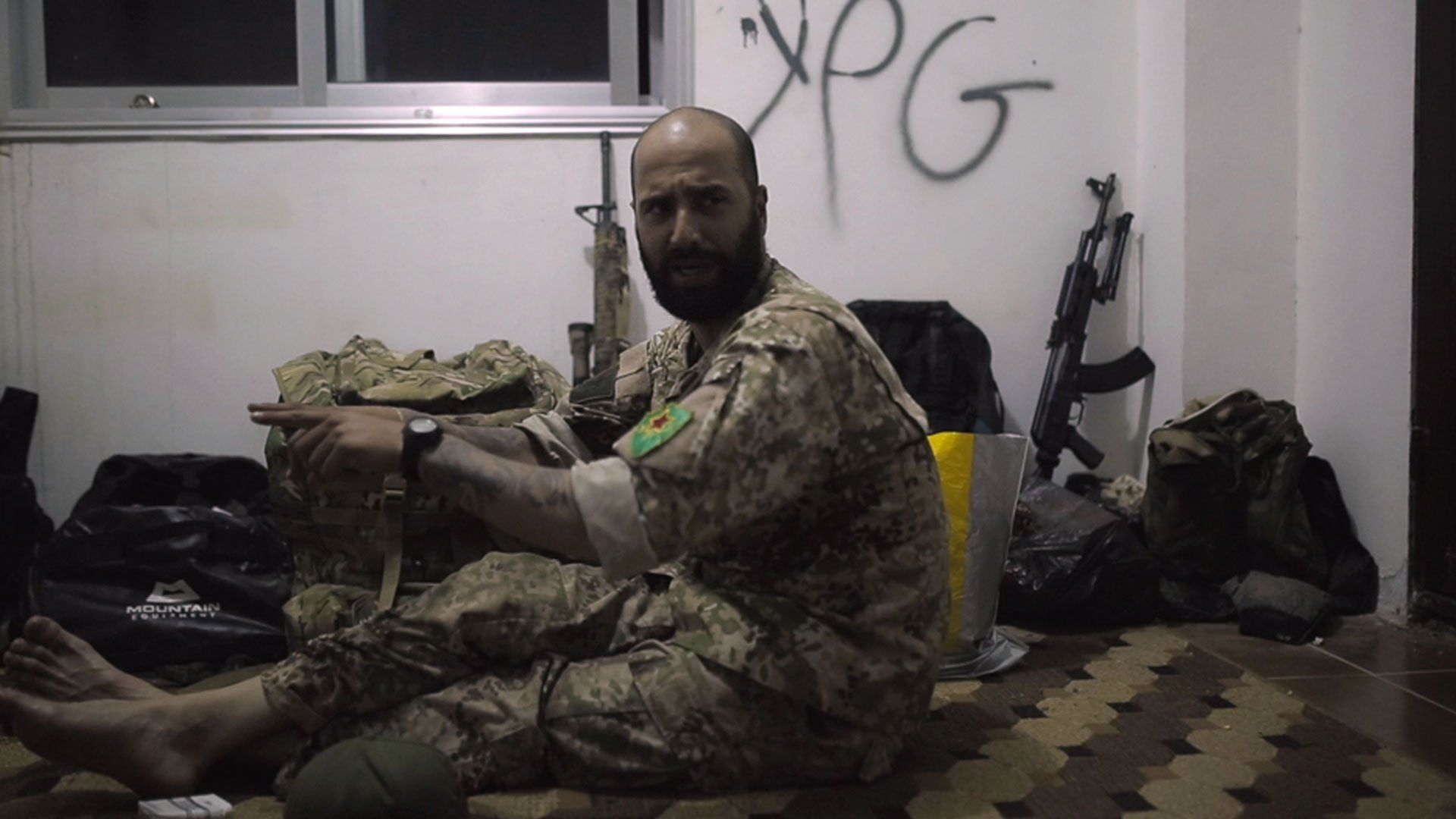 Hunting ISIS background