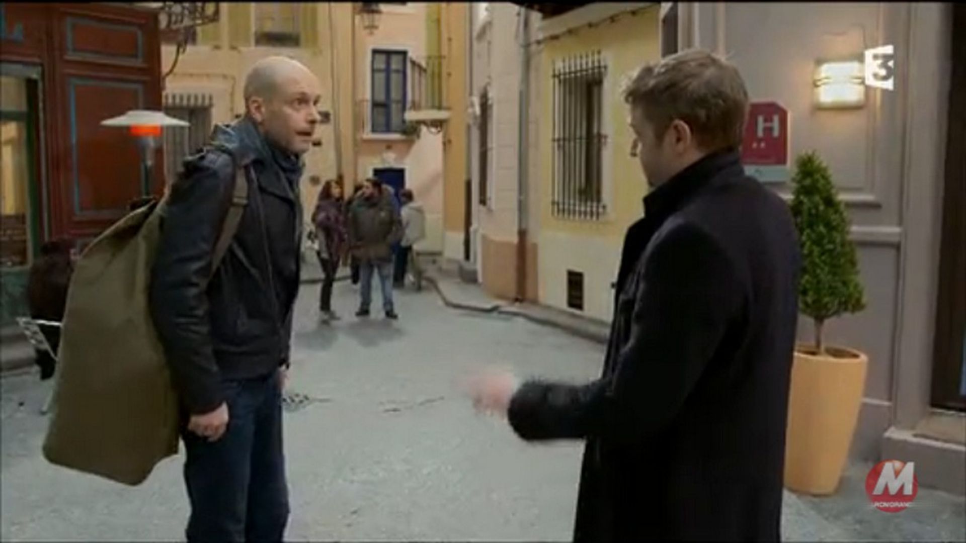 Plus belle la vie background