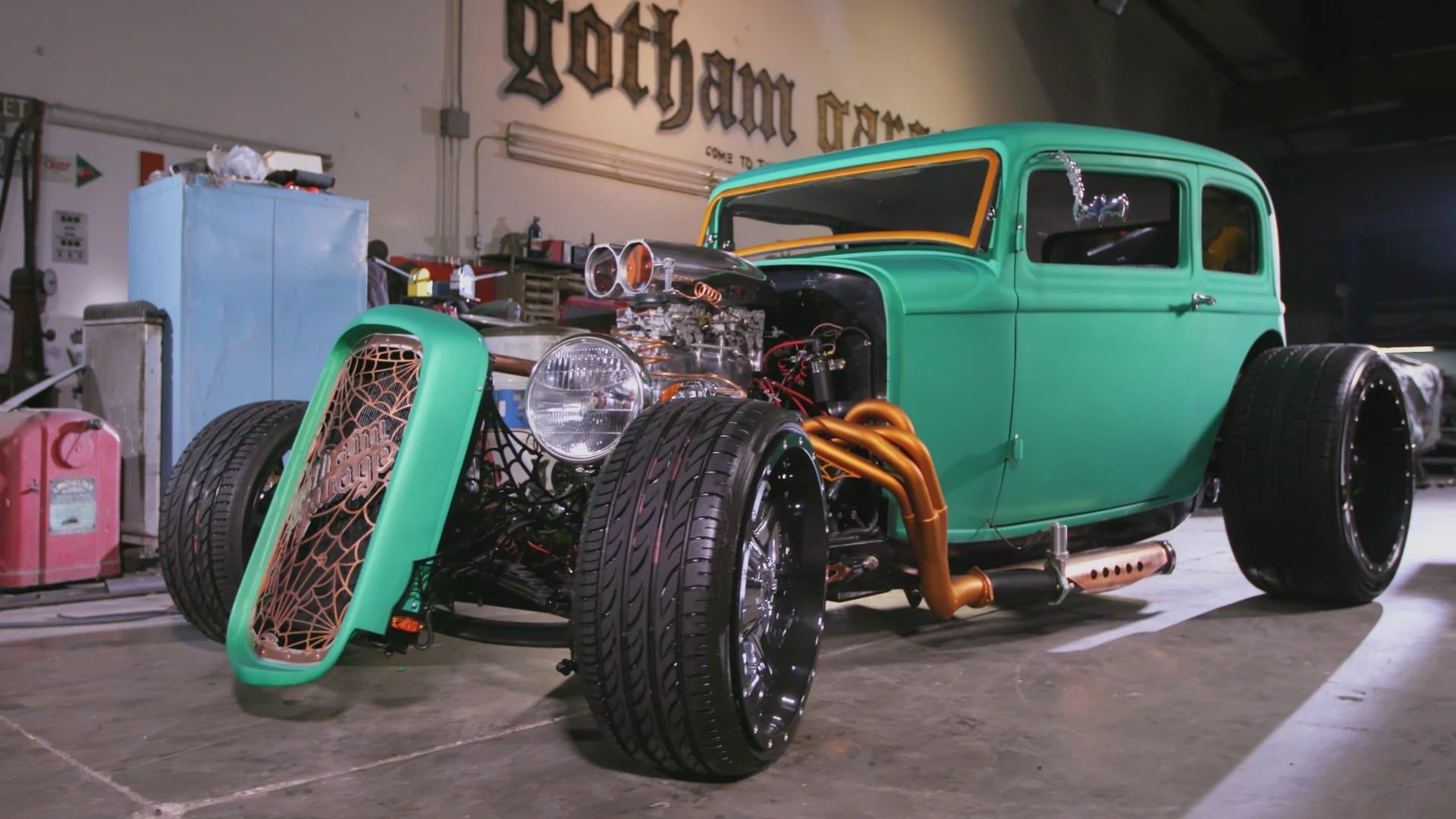 Car Masters: Rust to Riches background