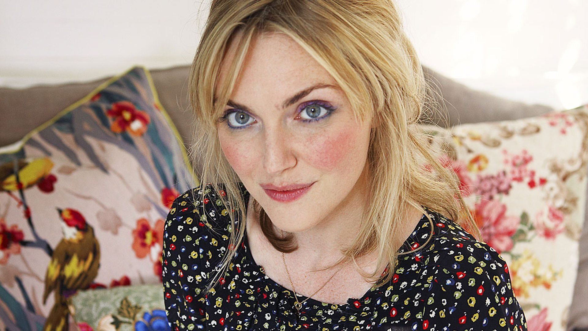 The Delicious Miss Dahl background