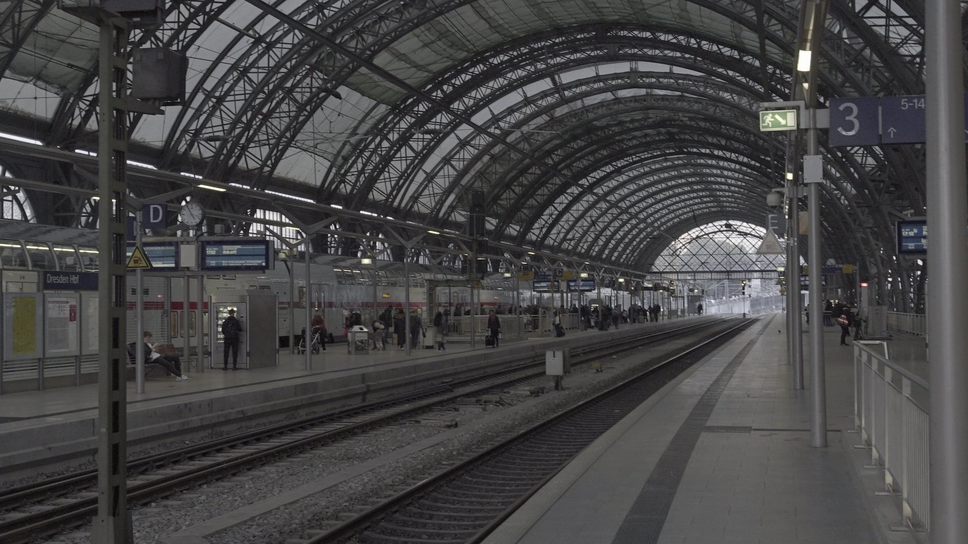 The Architecture the Railways Built background