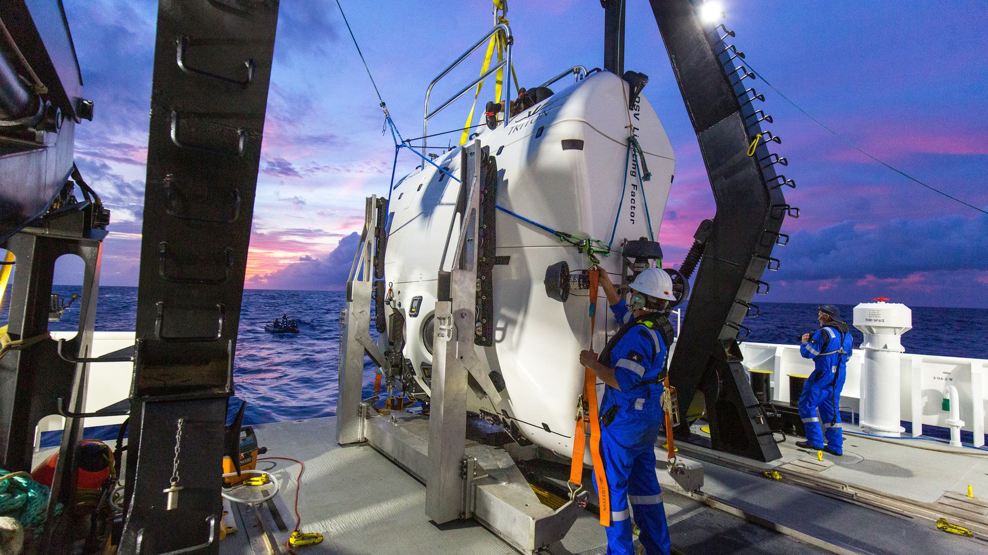 Expedition Deep Ocean background