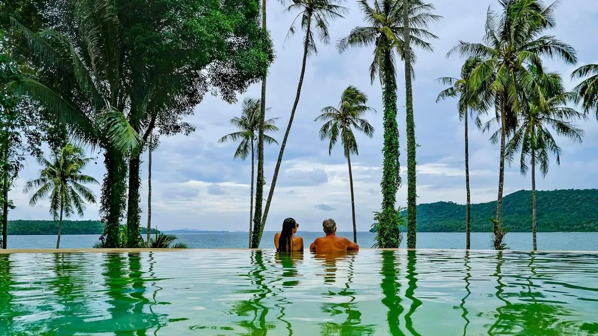 Luxury Escapes: The World's Best Holidays background