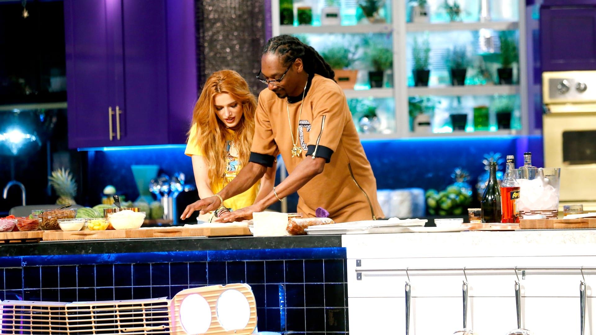 Martha & Snoop's Potluck Party Challenge background