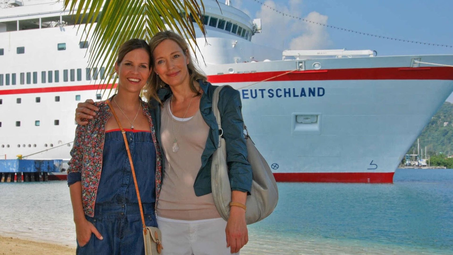 Das Traumschiff background