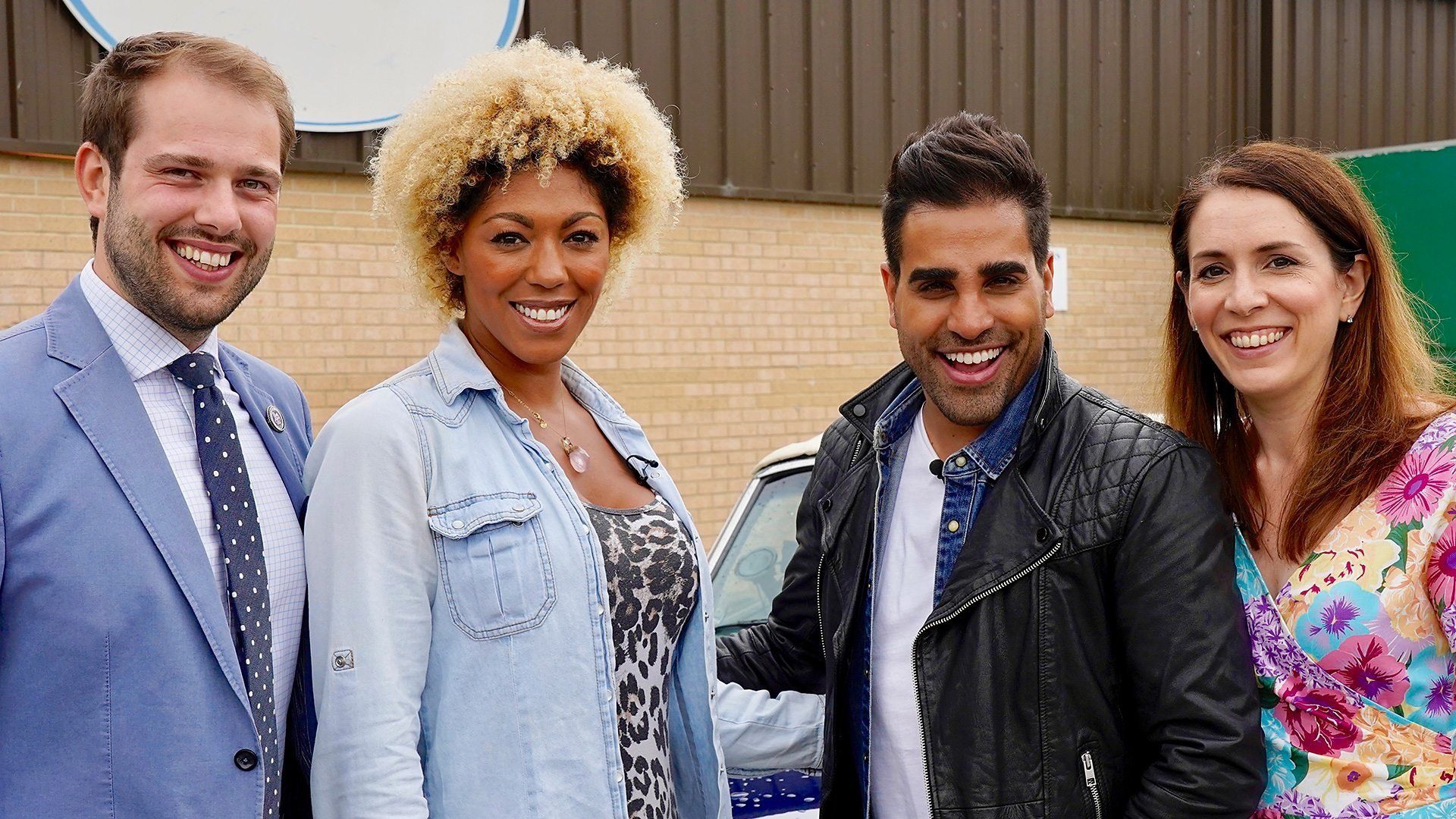 Celebrity Antiques Road Trip background