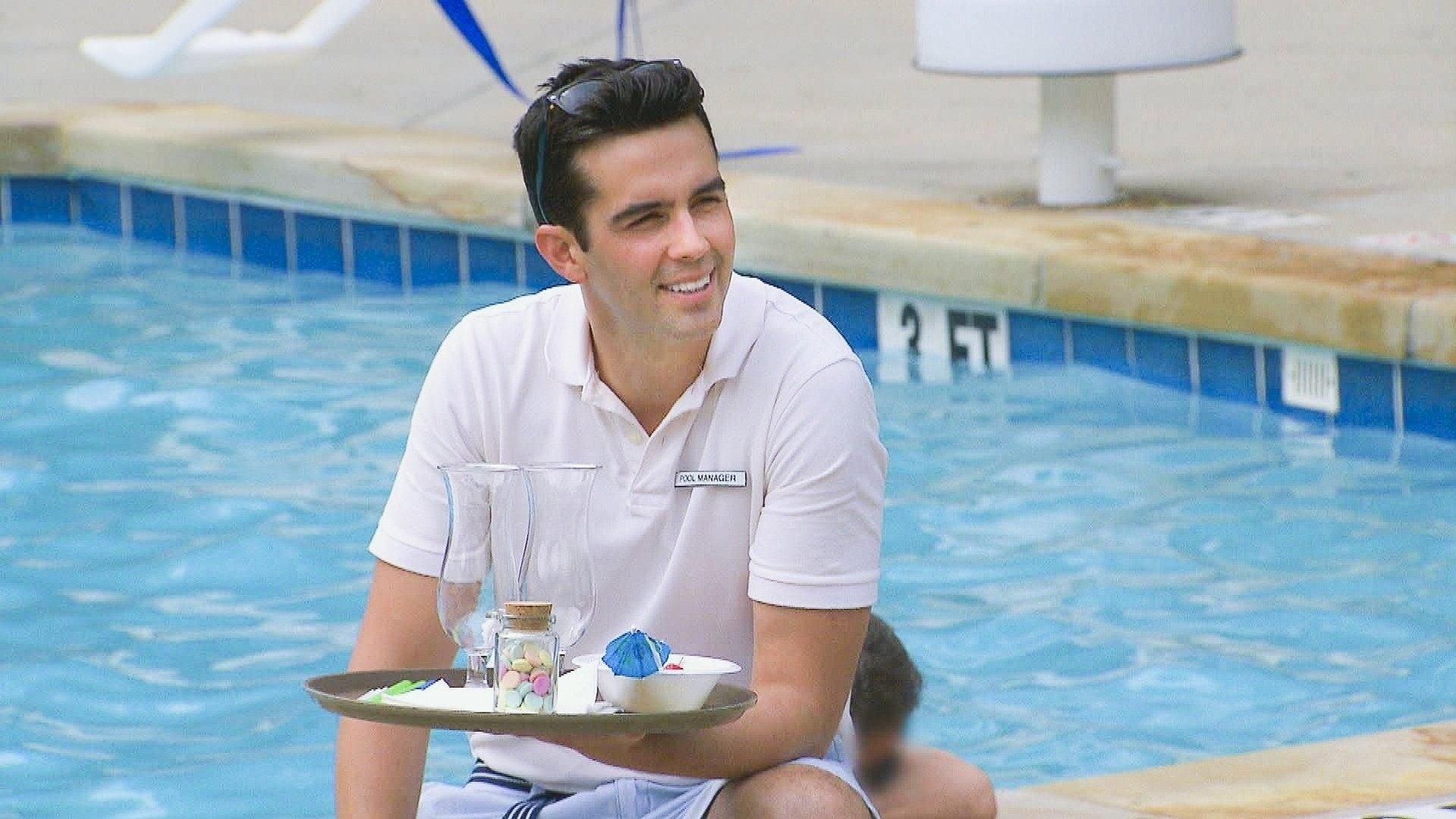 The Carbonaro Effect background