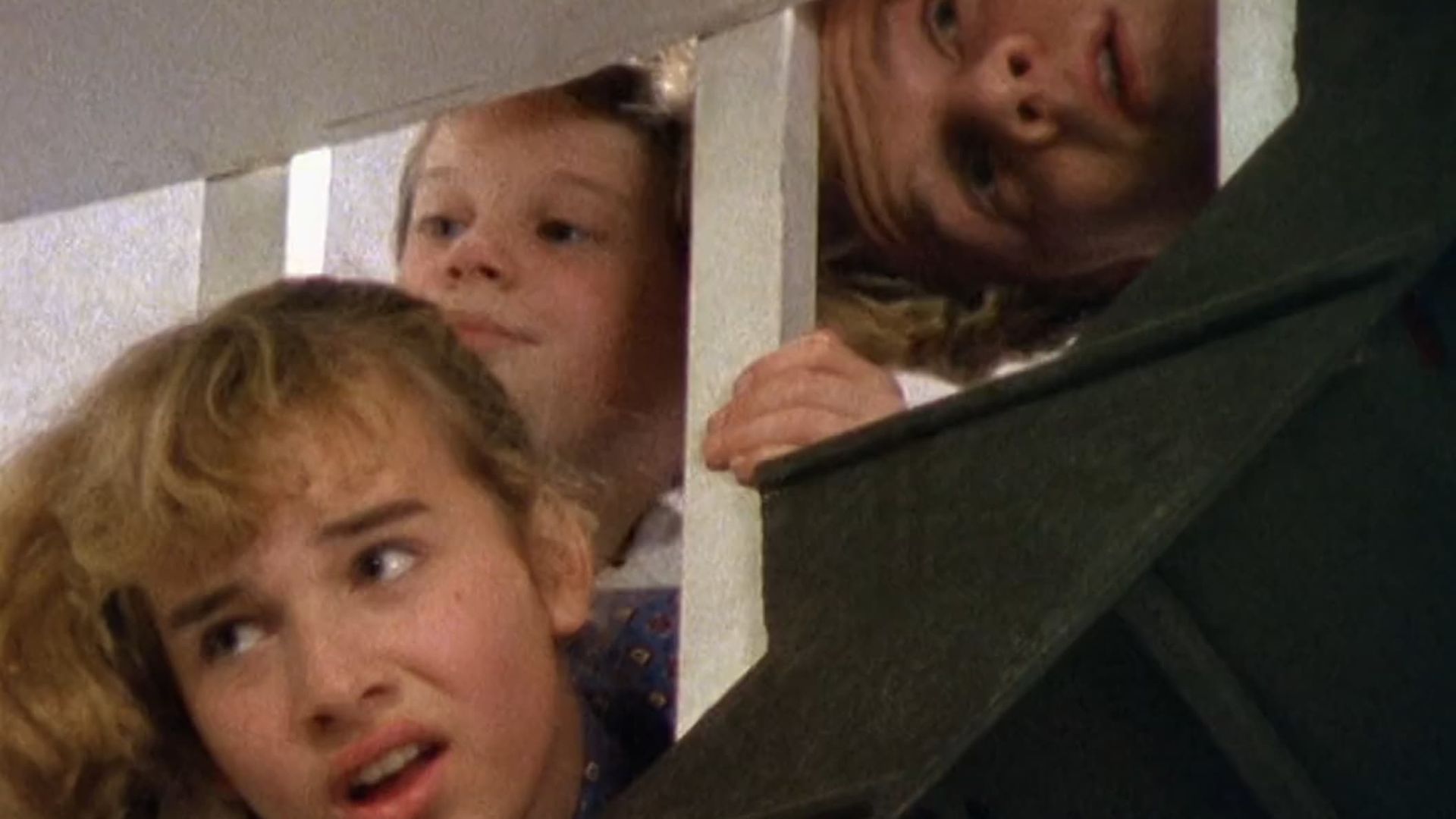 Round the Twist background