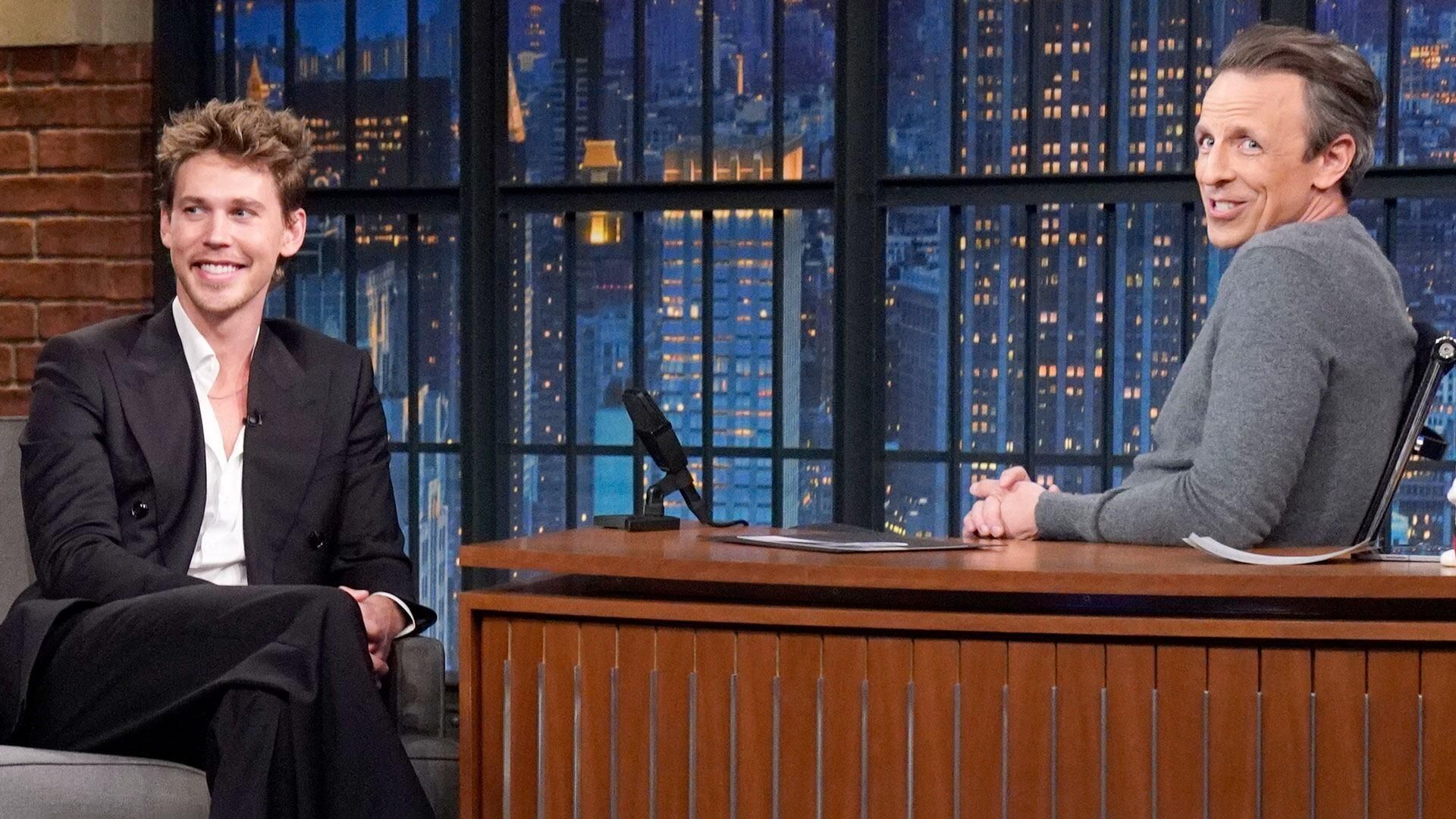 Late Night with Seth Meyers background