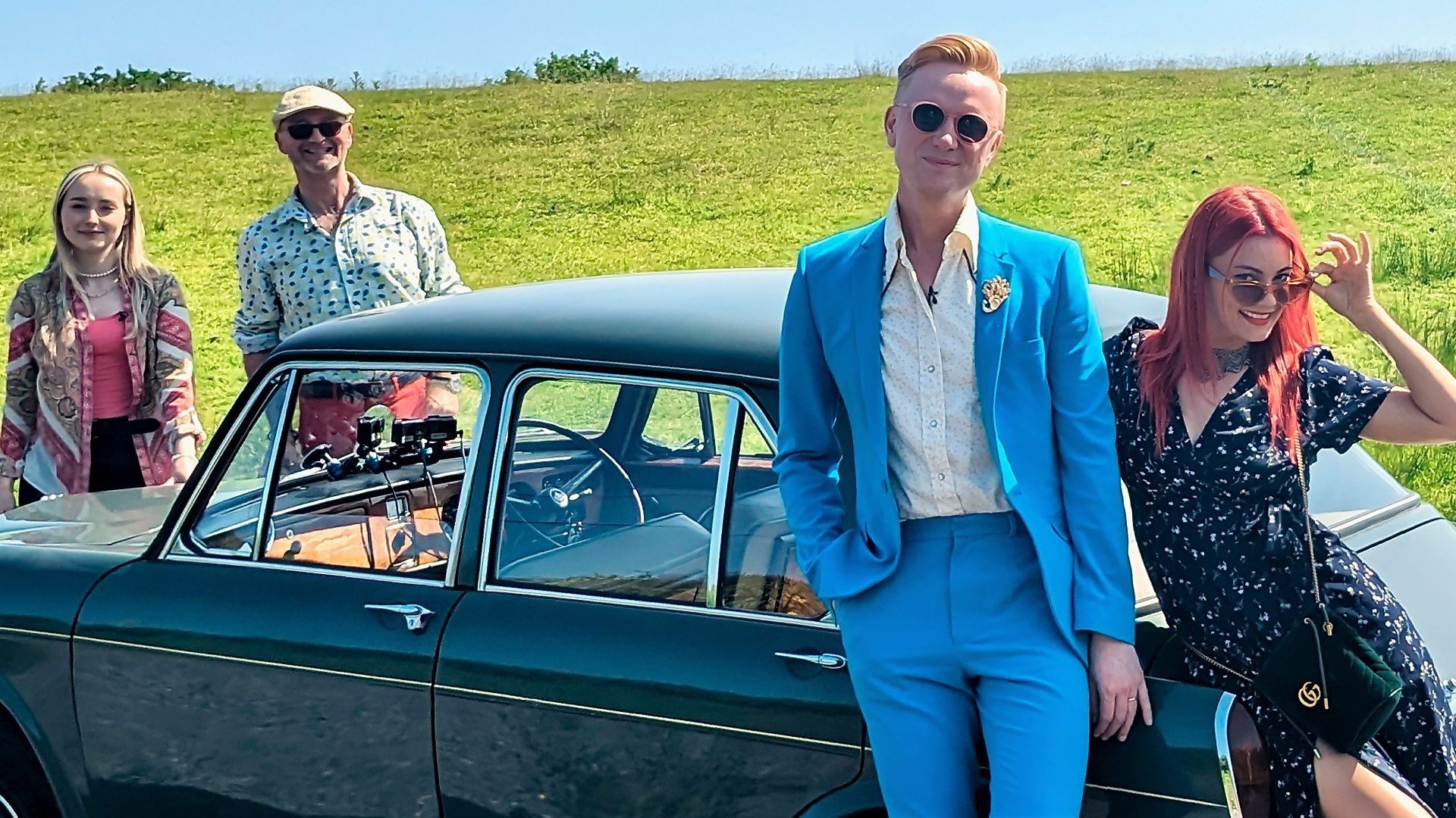 Celebrity Antiques Road Trip background