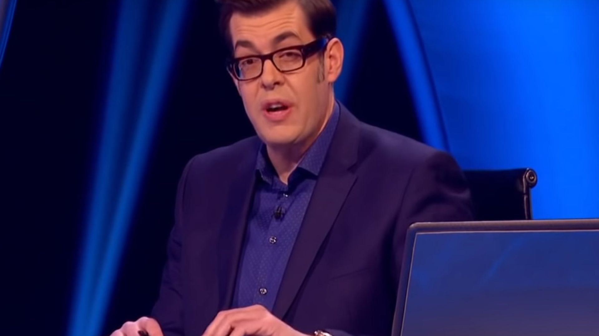 Pointless Celebrities background