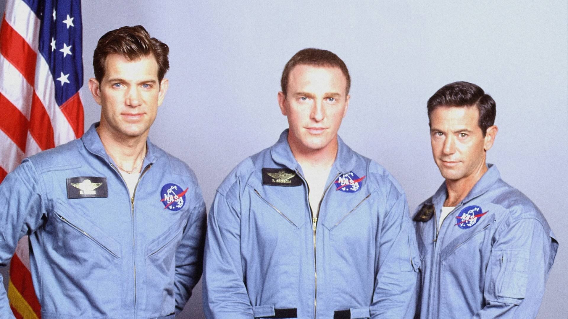 From the Earth to the Moon background