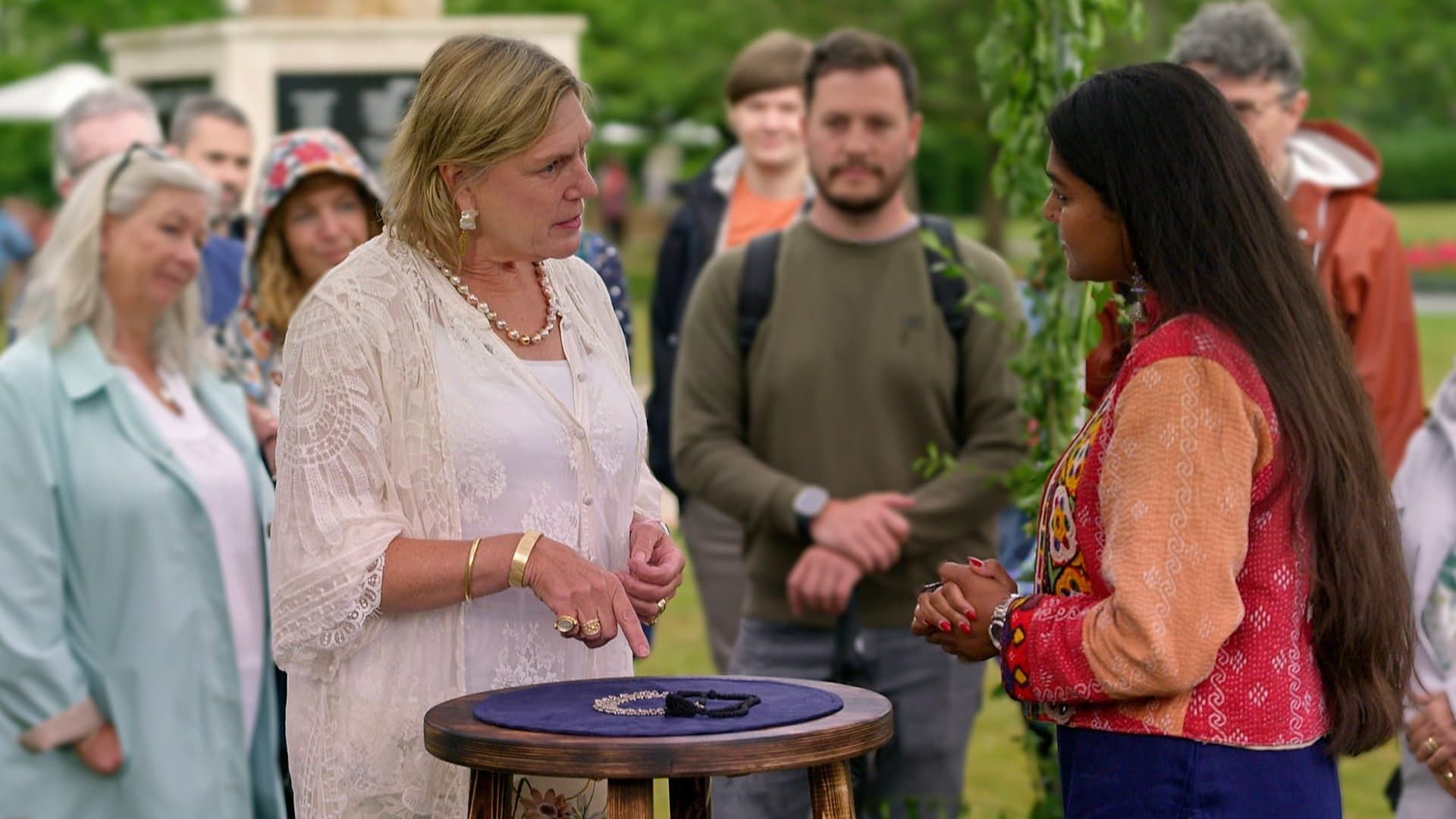 Antiques Roadshow background
