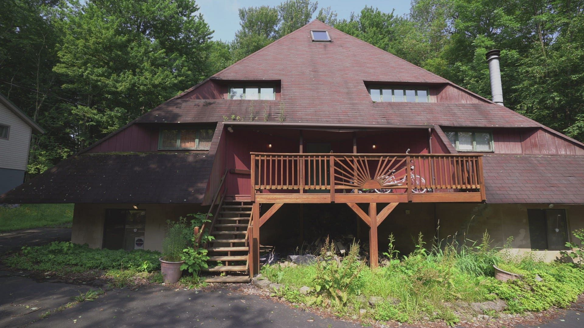 Ugliest House in America background