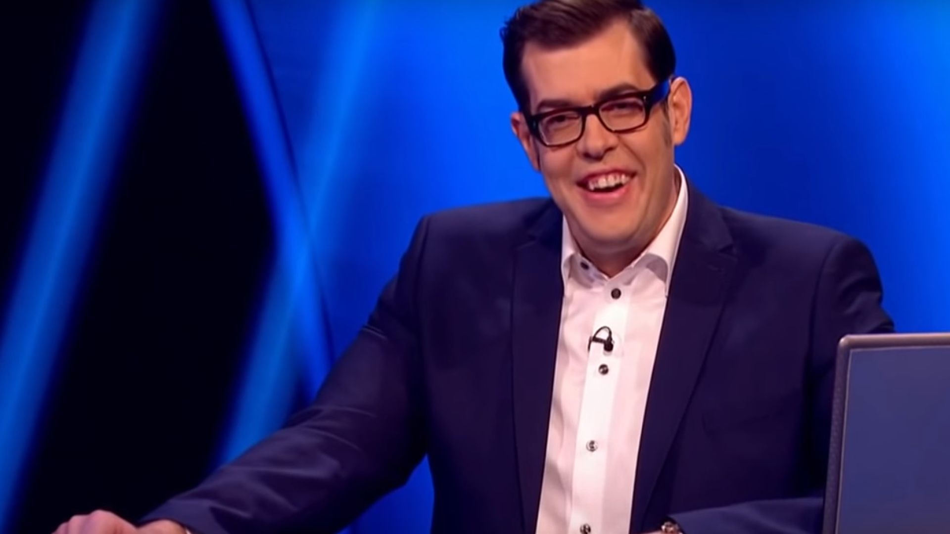 Pointless Celebrities background