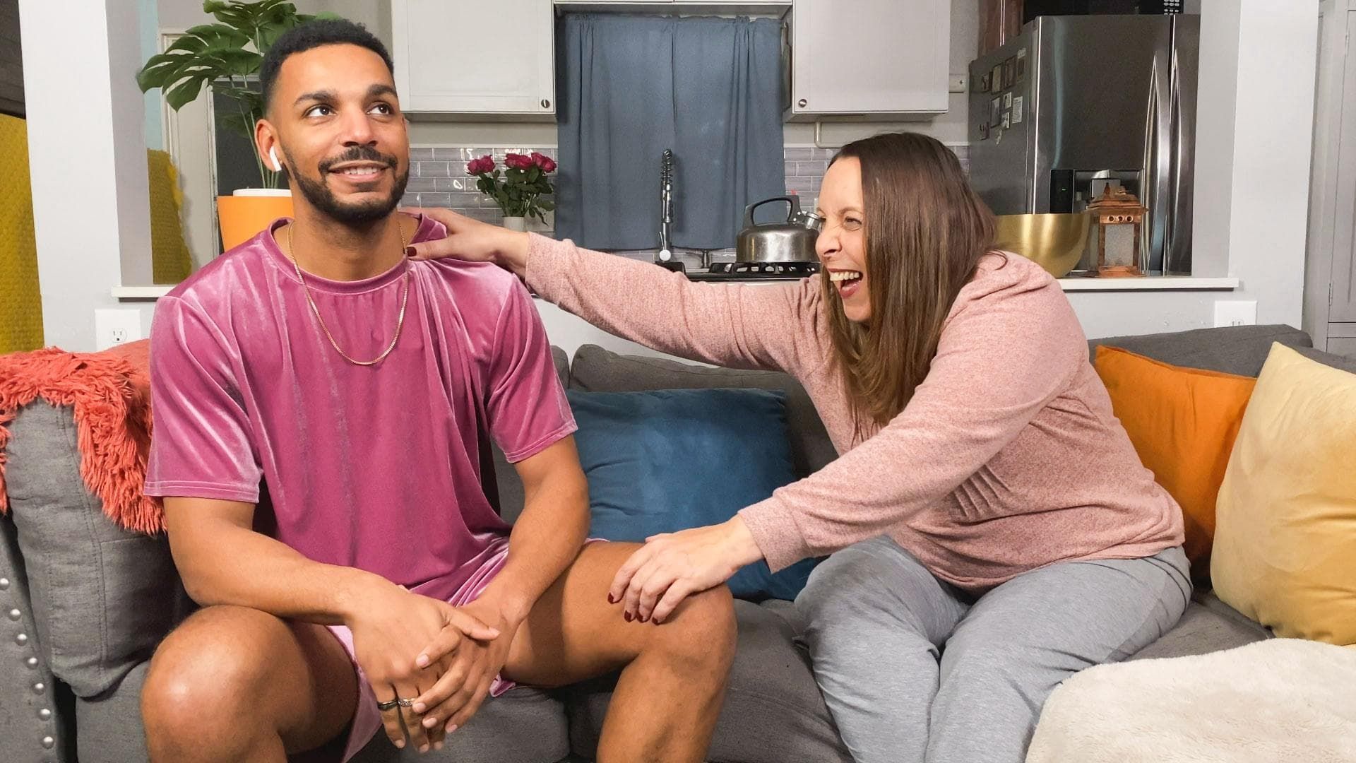 90 Day Fiancé: Pillow Talk background