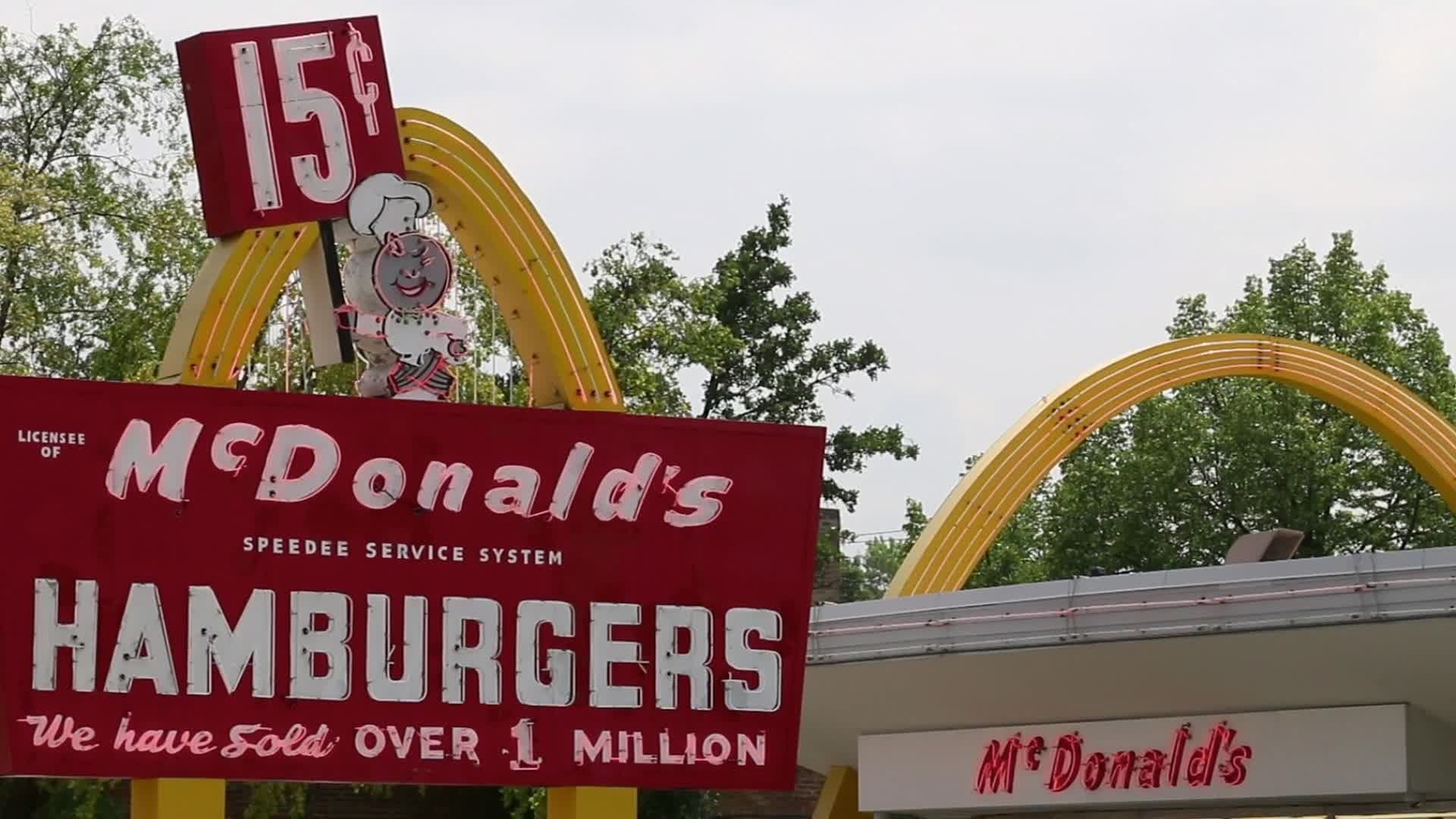 The Food That Built America Snack Sized background