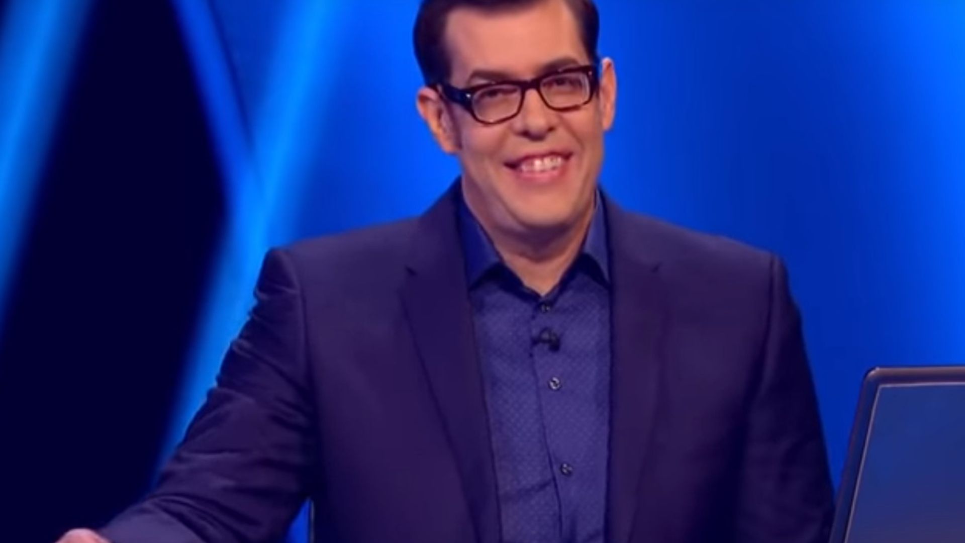 Pointless Celebrities background