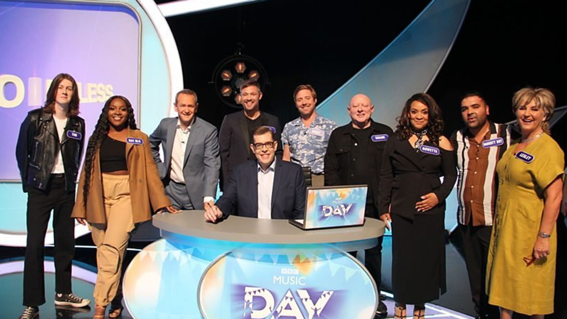 Pointless Celebrities background