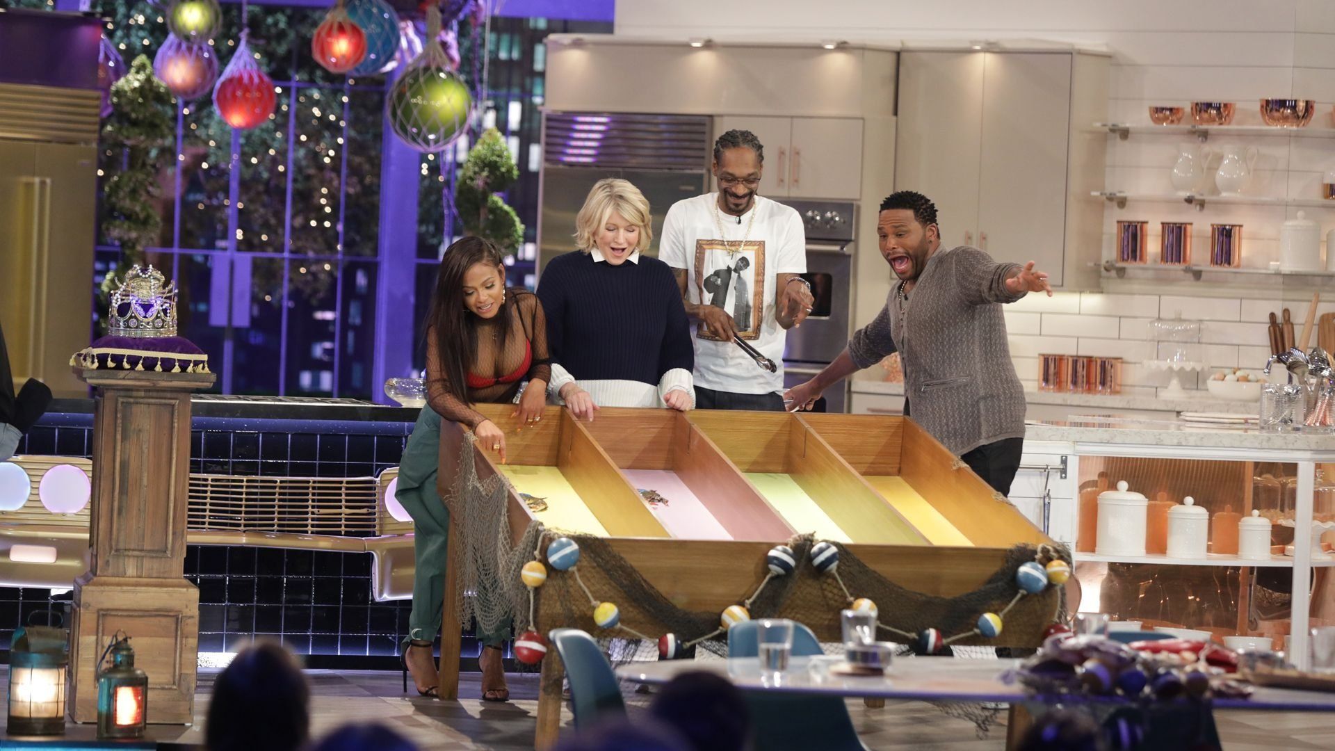Martha & Snoop's Potluck Party Challenge background