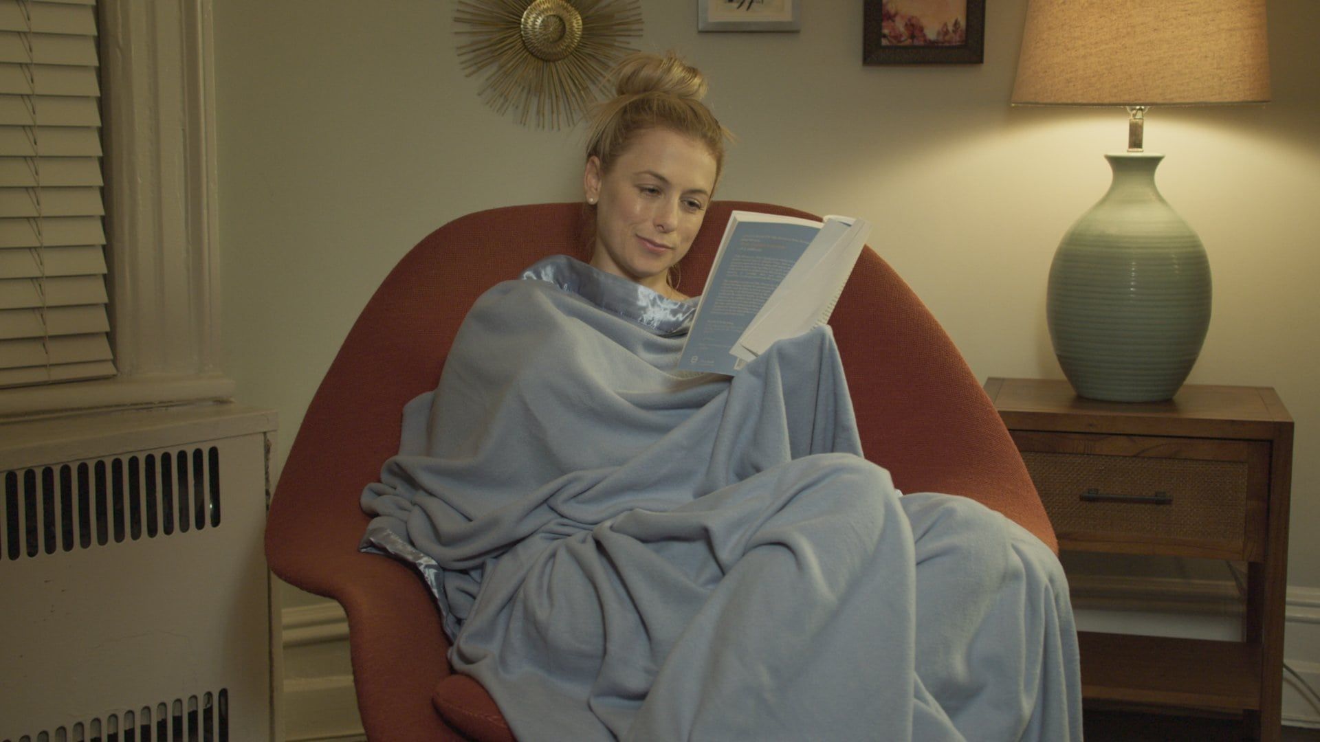 The Iliza Shlesinger Sketch Show background