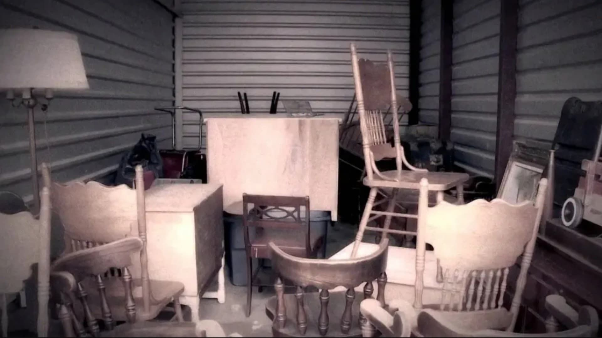 Storage Hunters background
